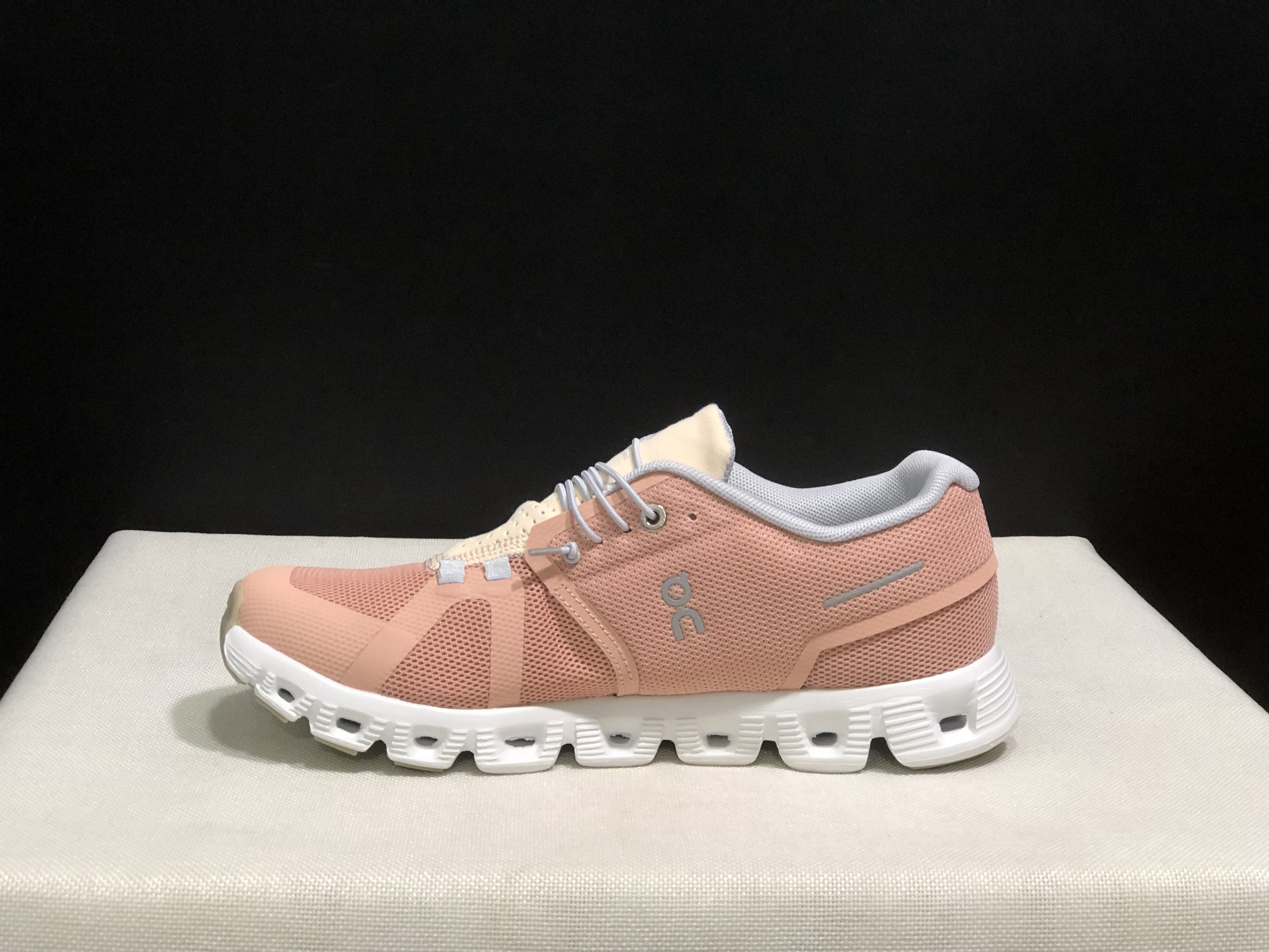 On Running Cloud 5 Lightweight Running Shoes Rose/Shell Powder