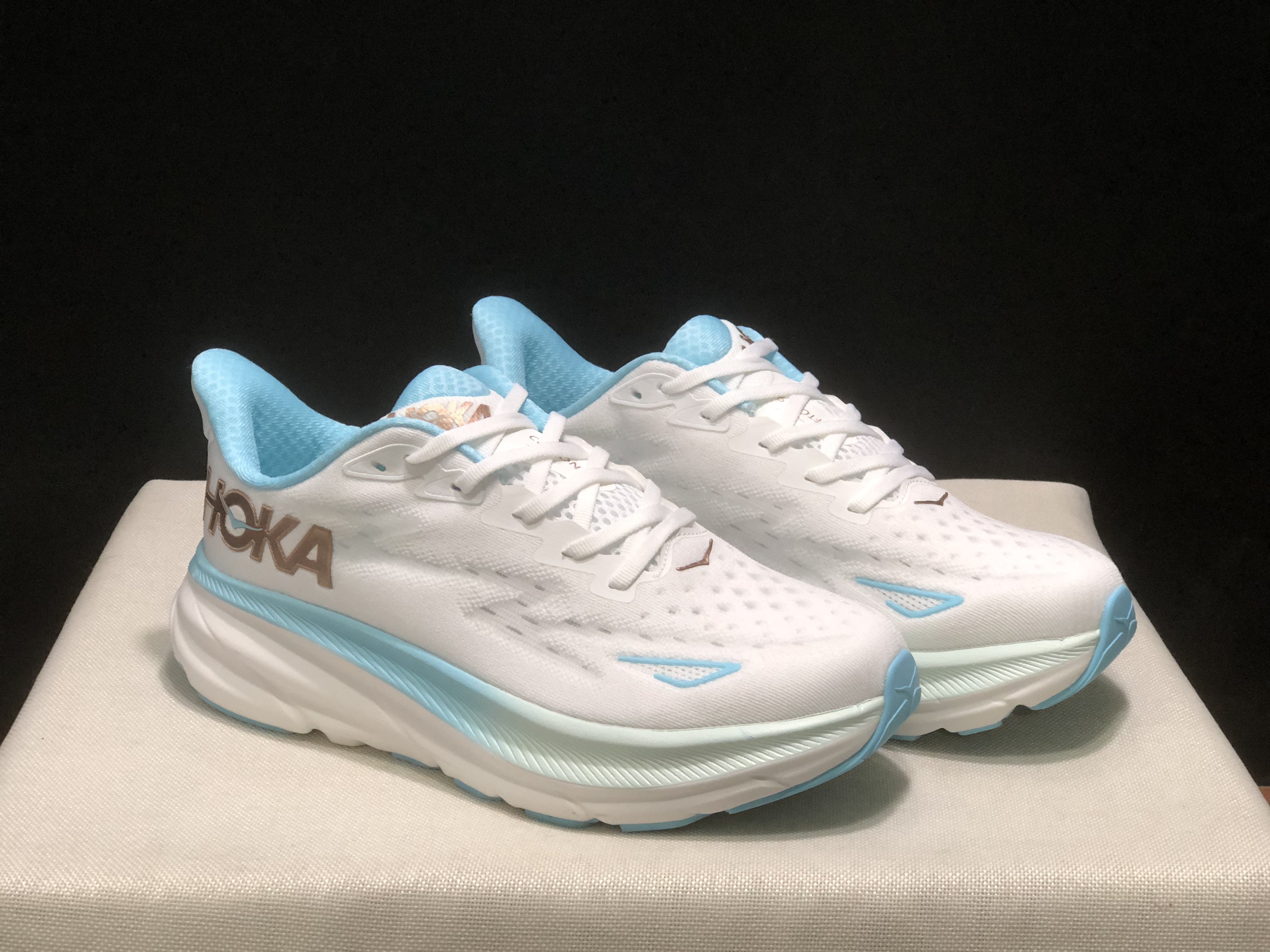 Hoka One One Clifton 9 Running Shoes Athletic Shoes Sneakers White/Blue