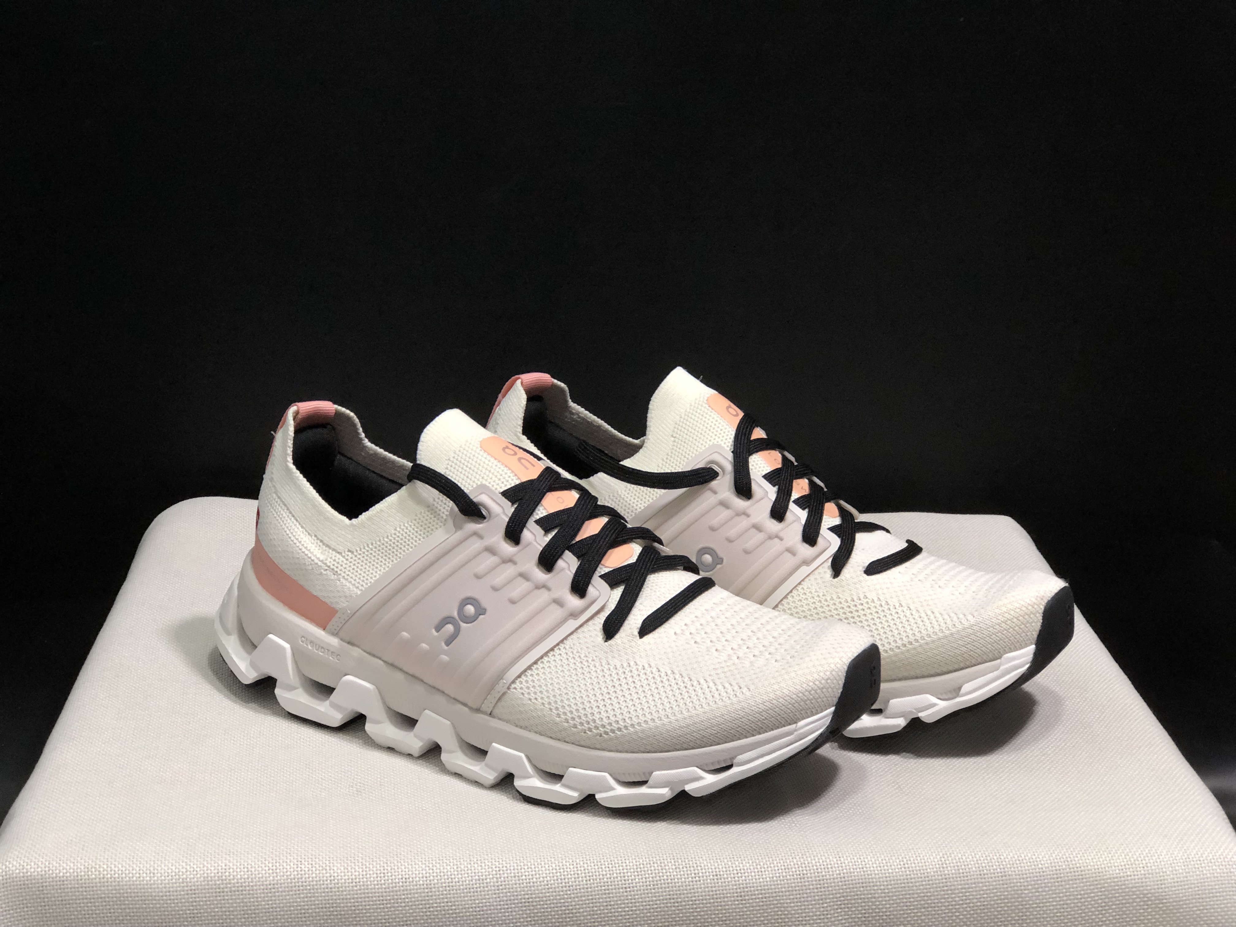 On Running Cloudswift 3 Trendy And Comfortable Running Shoes Ivory/Rose