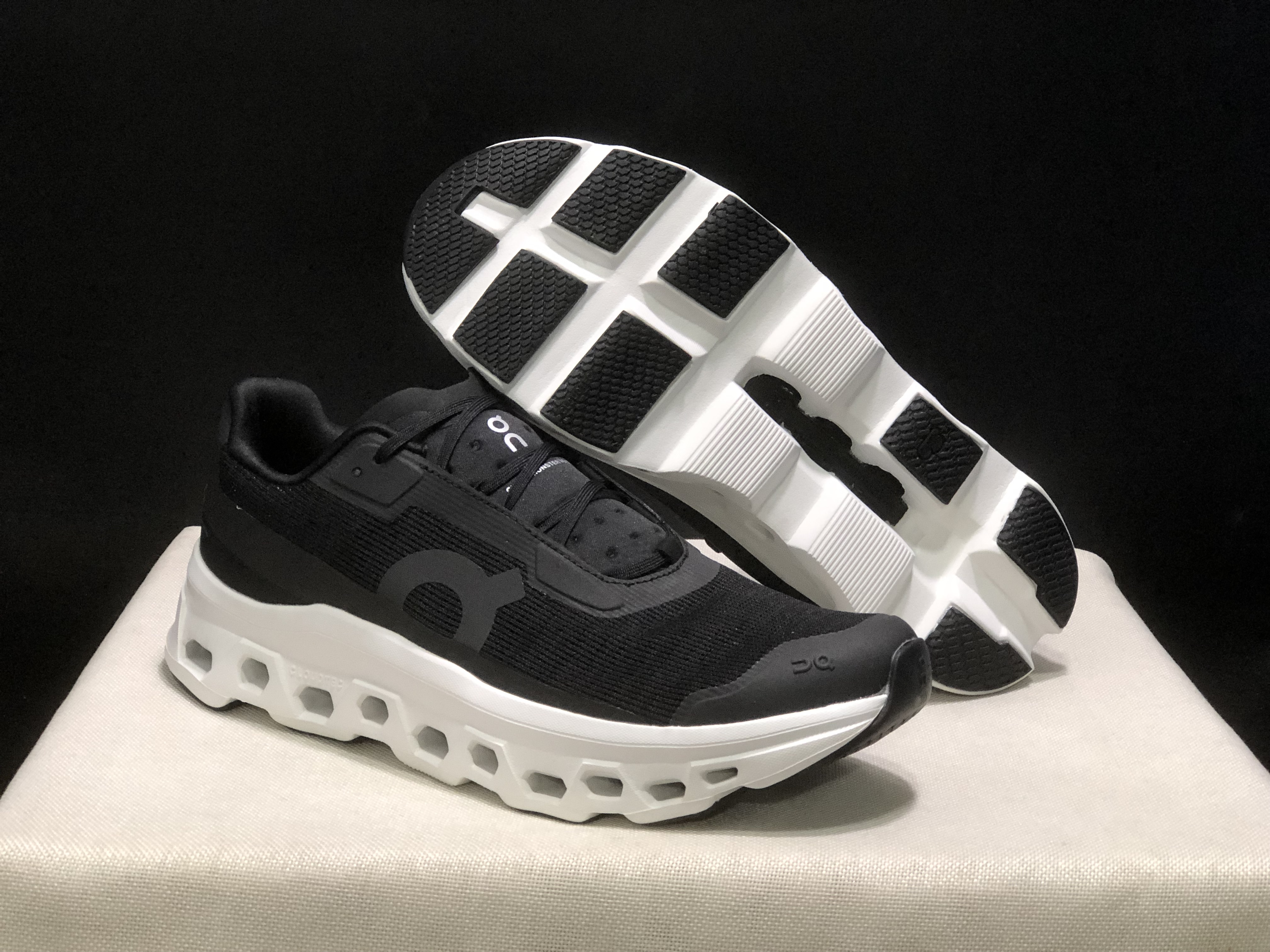On Running Cloudmonster Void 1 M Casual Running Shoes Black/White
