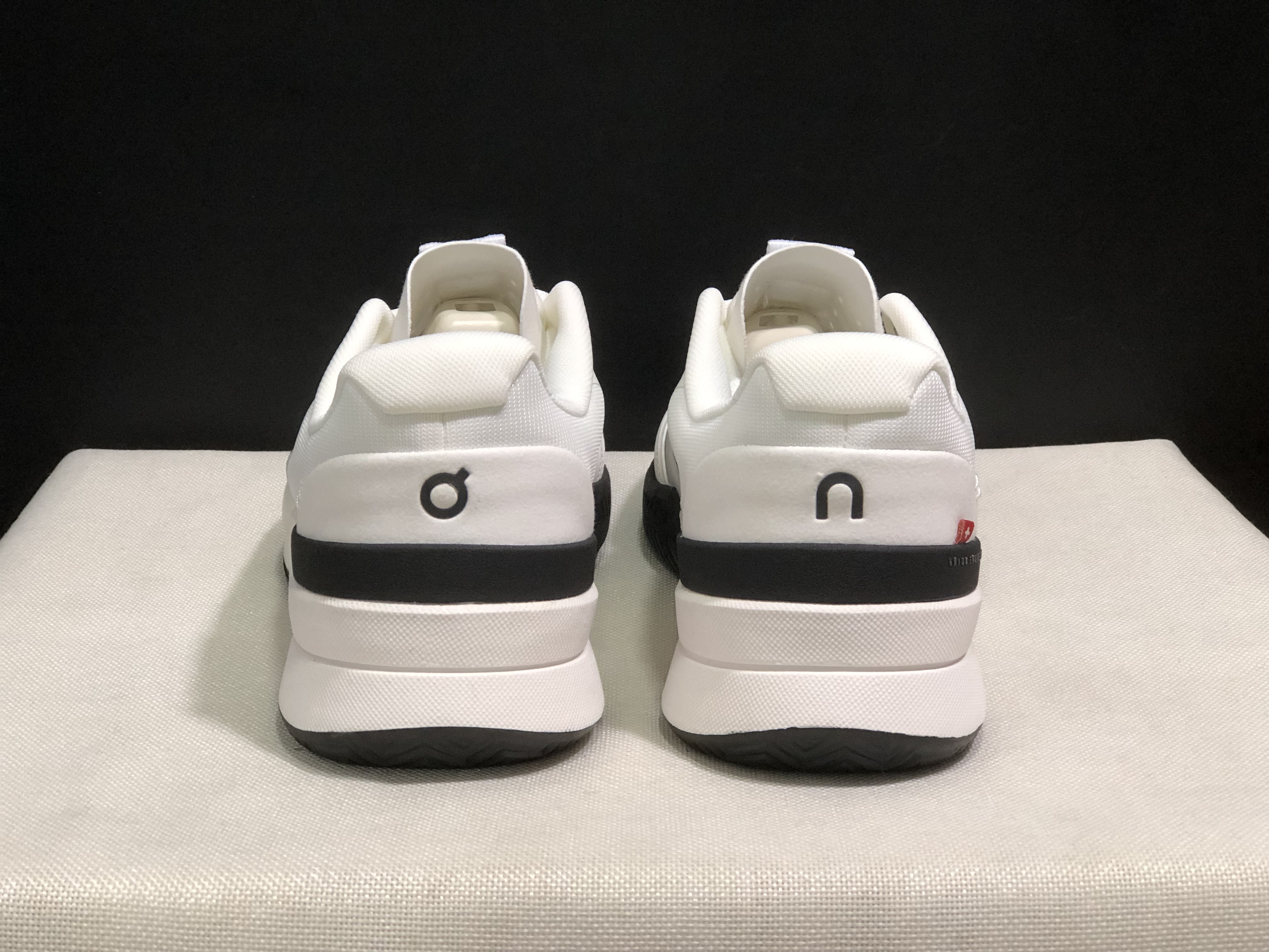 On Running The Roger Pro 2 Breathable Mesh Training Running Shoes White/Black