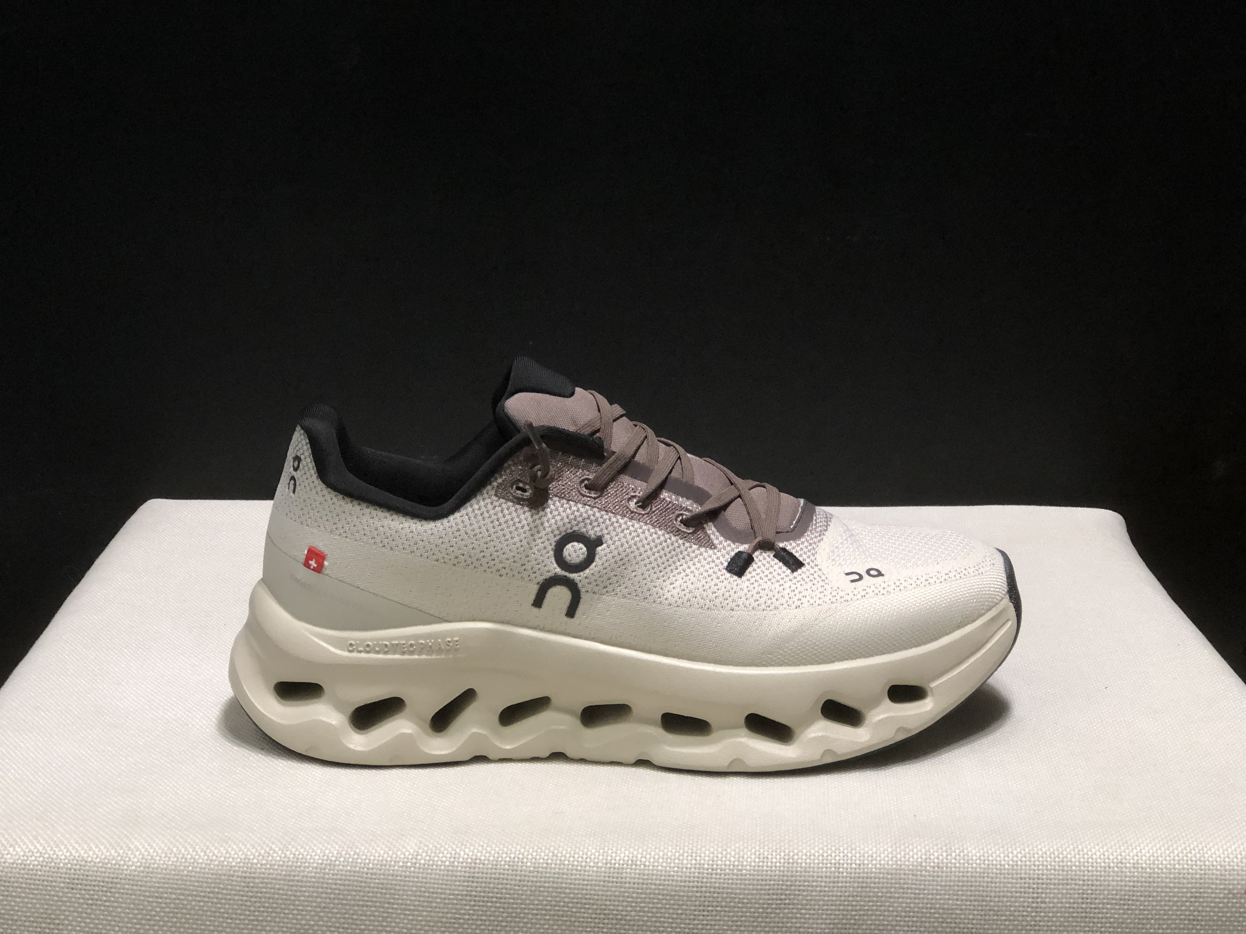 On Running Cloudtilt Durable Casual Life Shoes Ivory/Light Brown