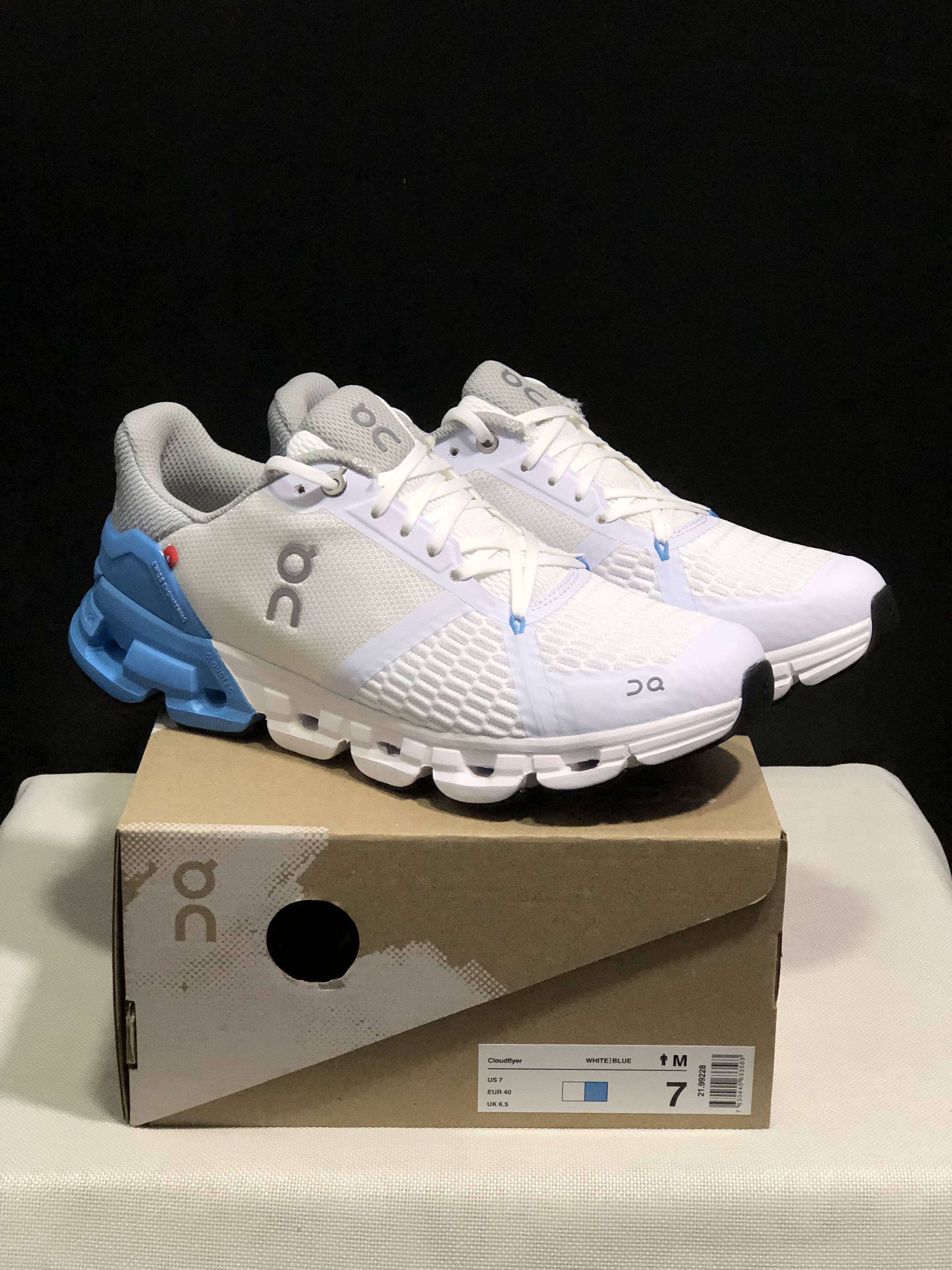 On Running Cloudflyer Shock-Absorbing Running Shoes White/Light Grey/Blue