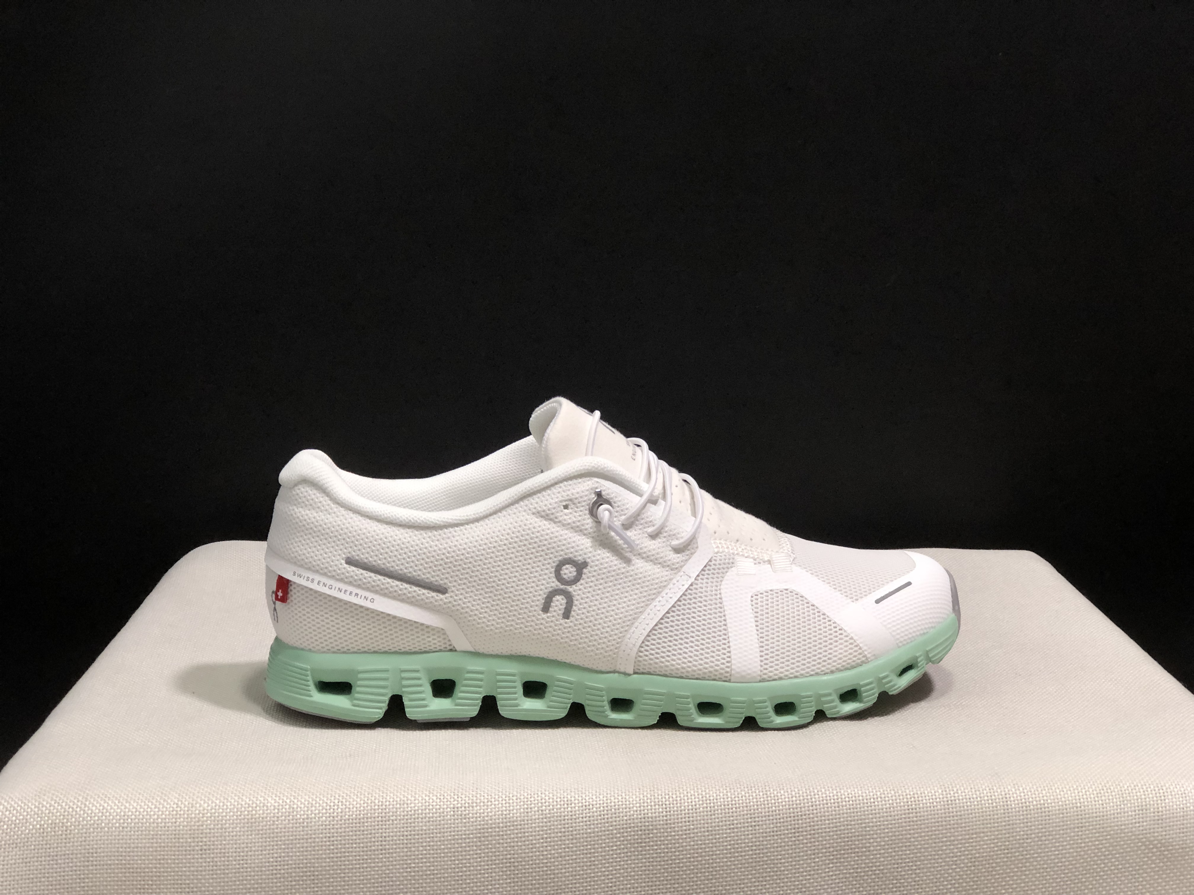On Running Cloud 5 Lightweight Running Shoes White/Green