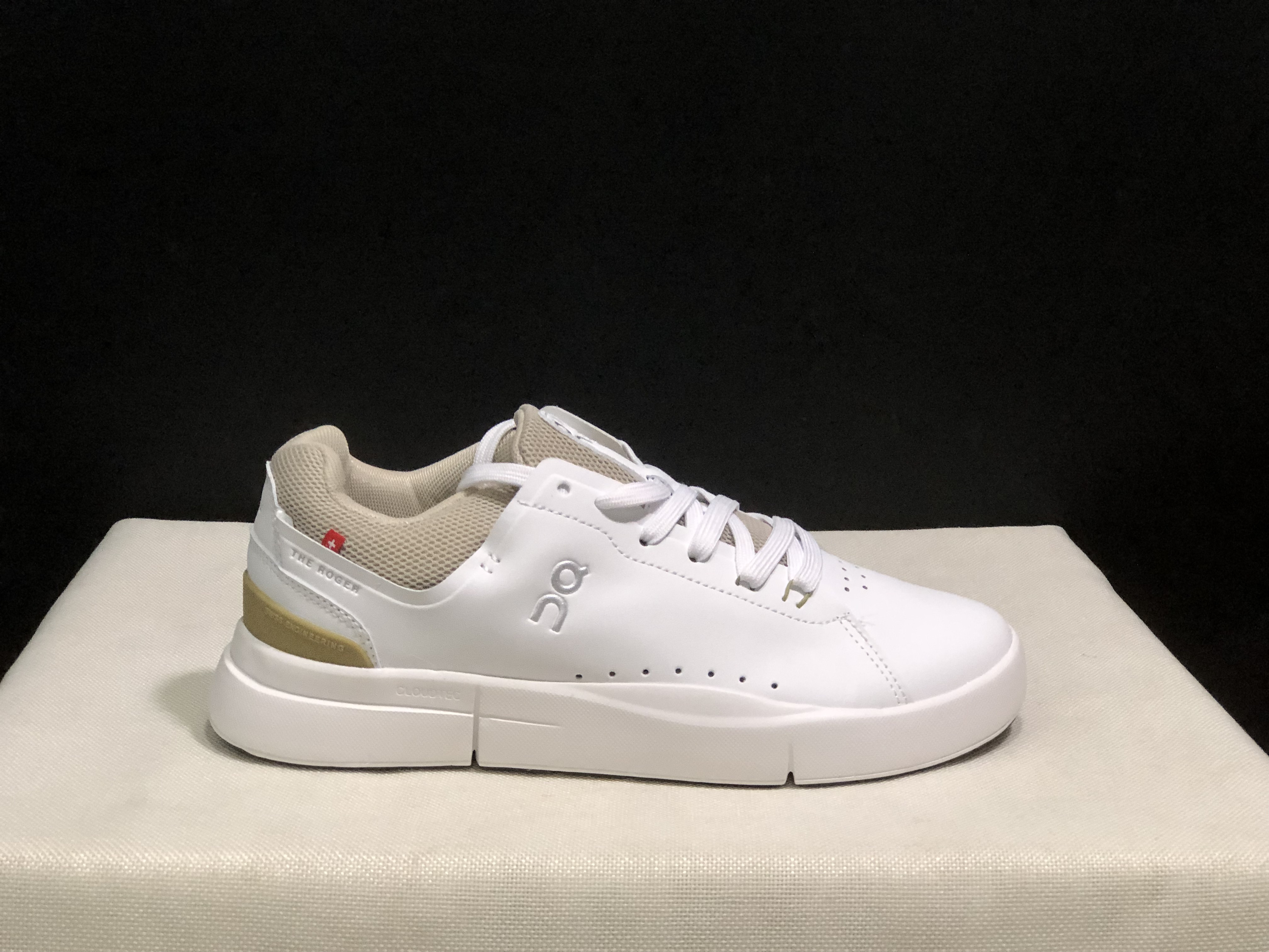 On Running The Roger Spin Board Shoes White/Bronze