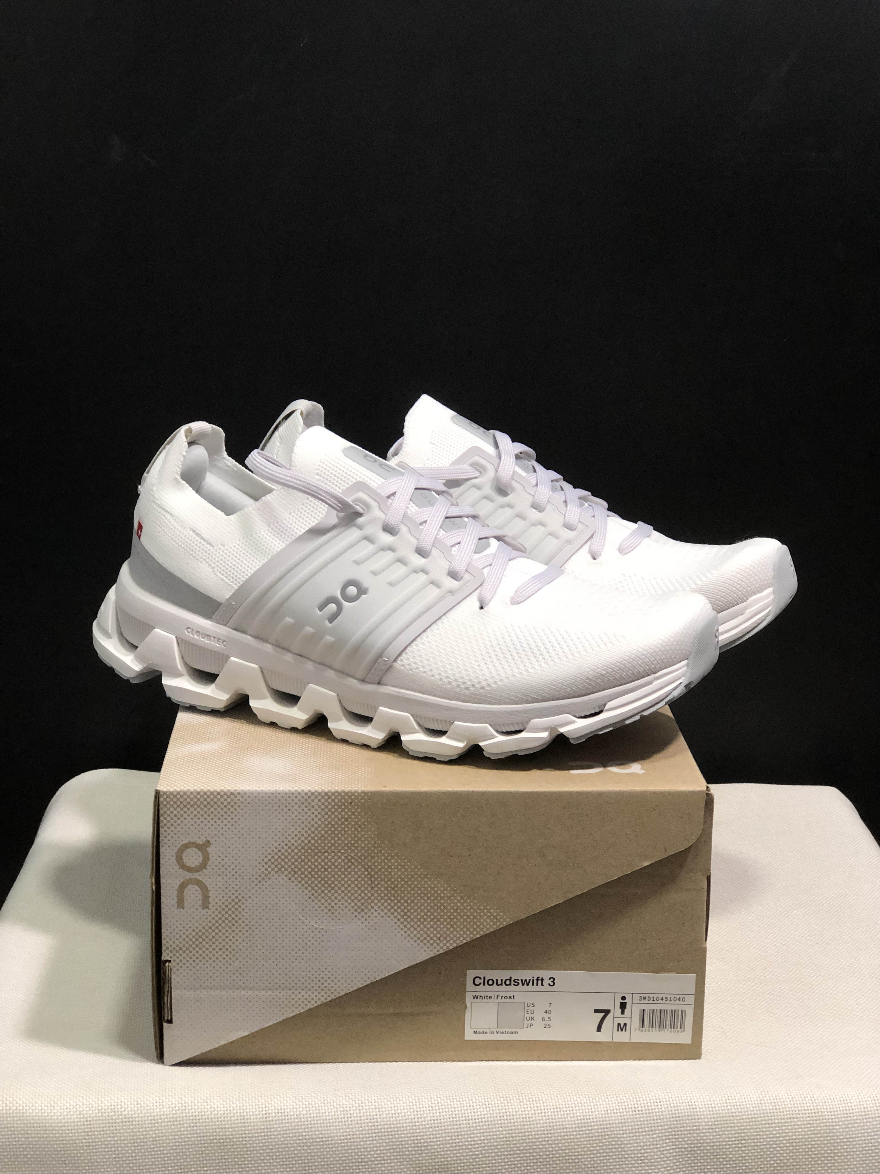 On Running Cloudswift 3 Trendy And Comfortable Running Shoes White/Frost