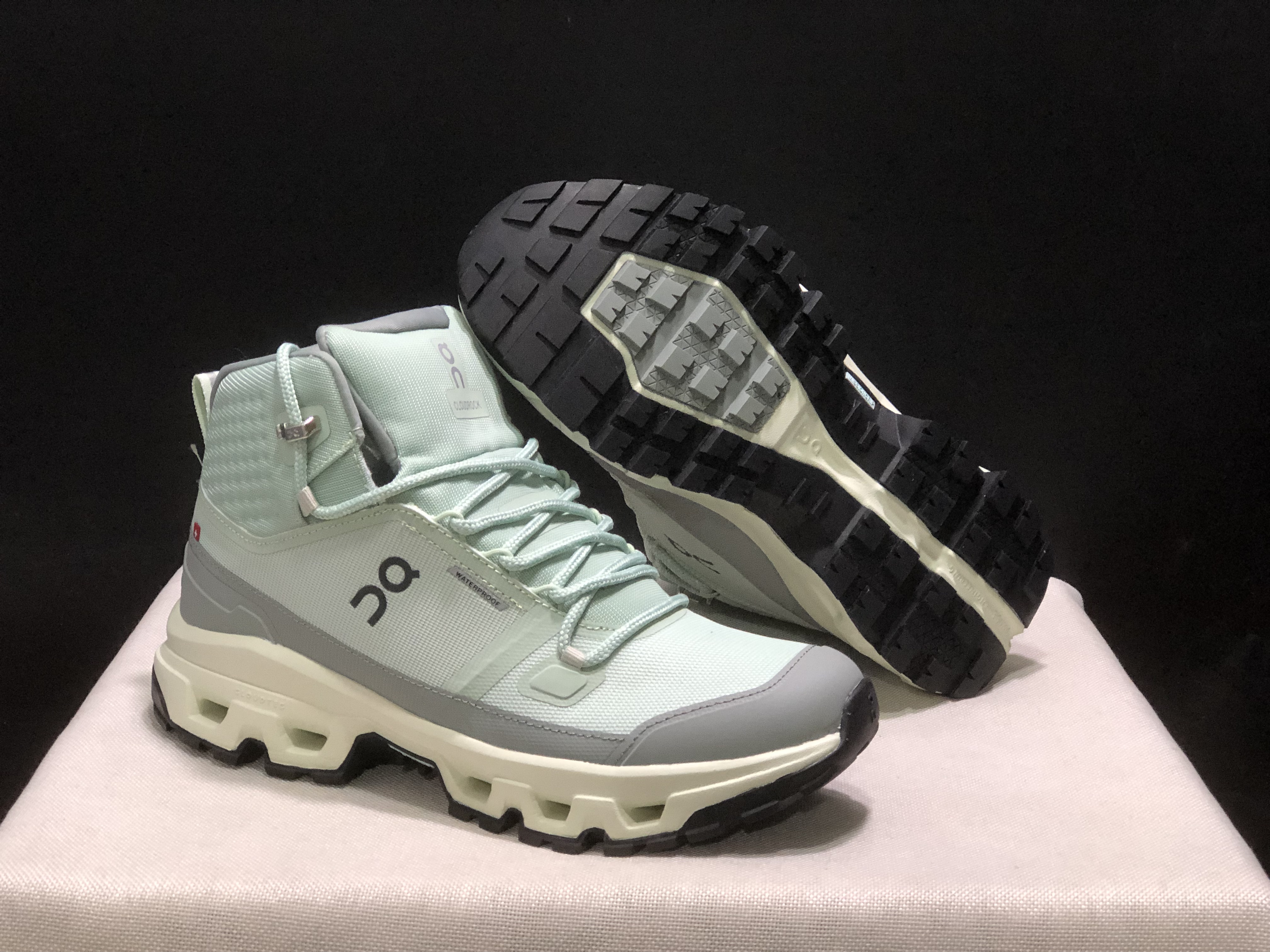 On Running Cloudrock Mid WP High-Top Hiking Shoes Mineral/Aloe