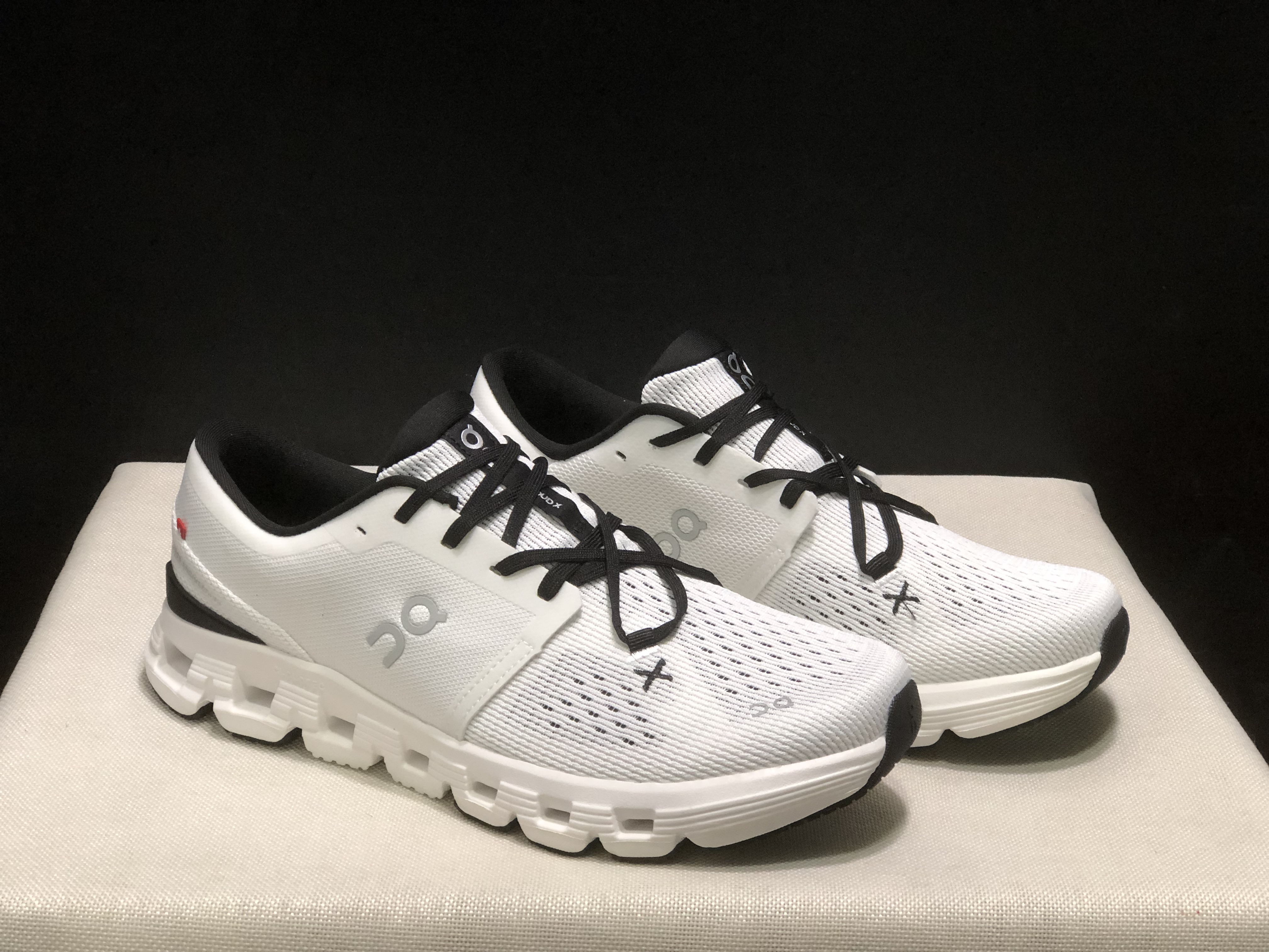 On Running Cloud X4 Comfortable Running Shoes White/Black