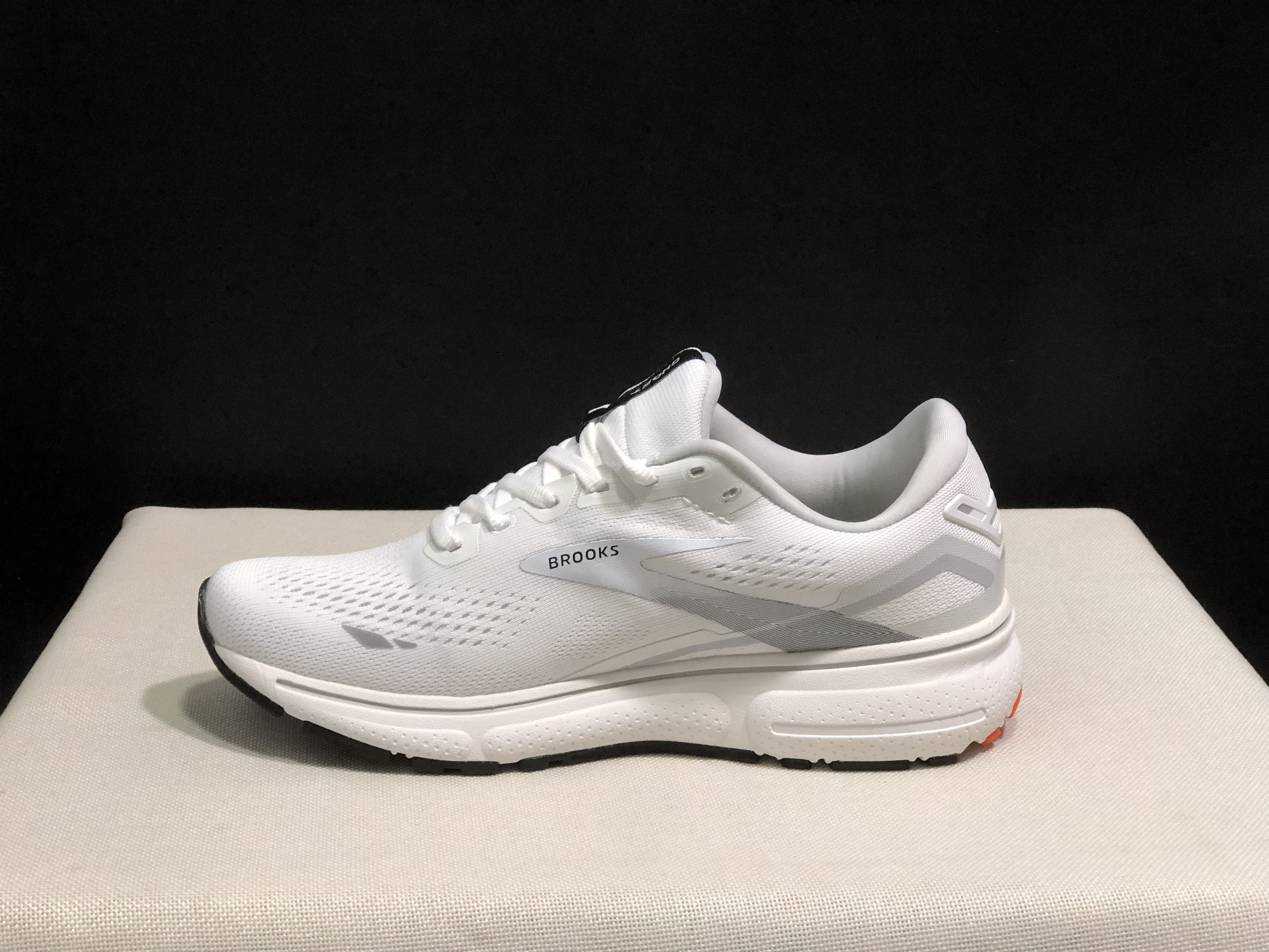 Brooks Ghost 15 Shock-absorbing Wear-resistant Low-top Running Shoes White/Grey