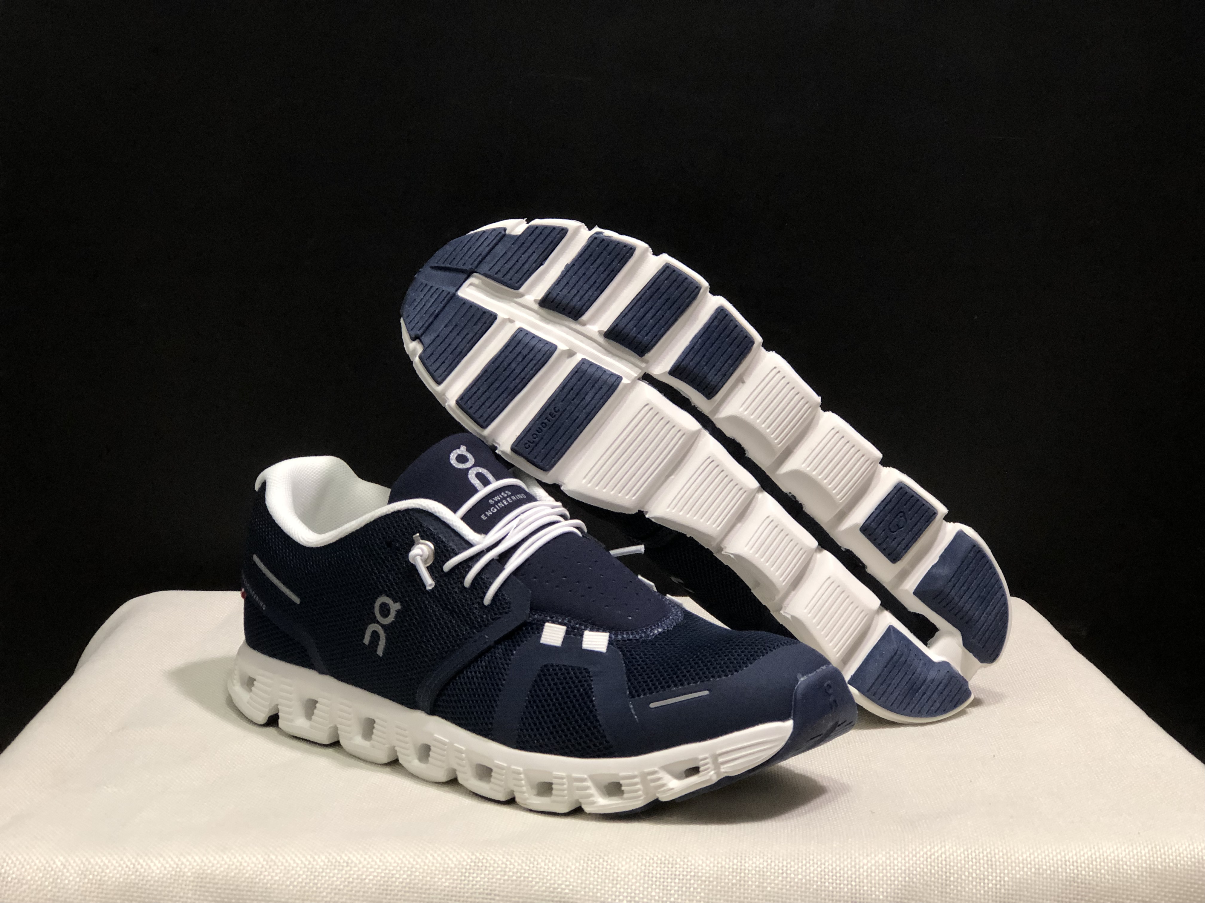 On Running Cloud 5 Lightweight Running Shoes Foggy White/Dark Blue