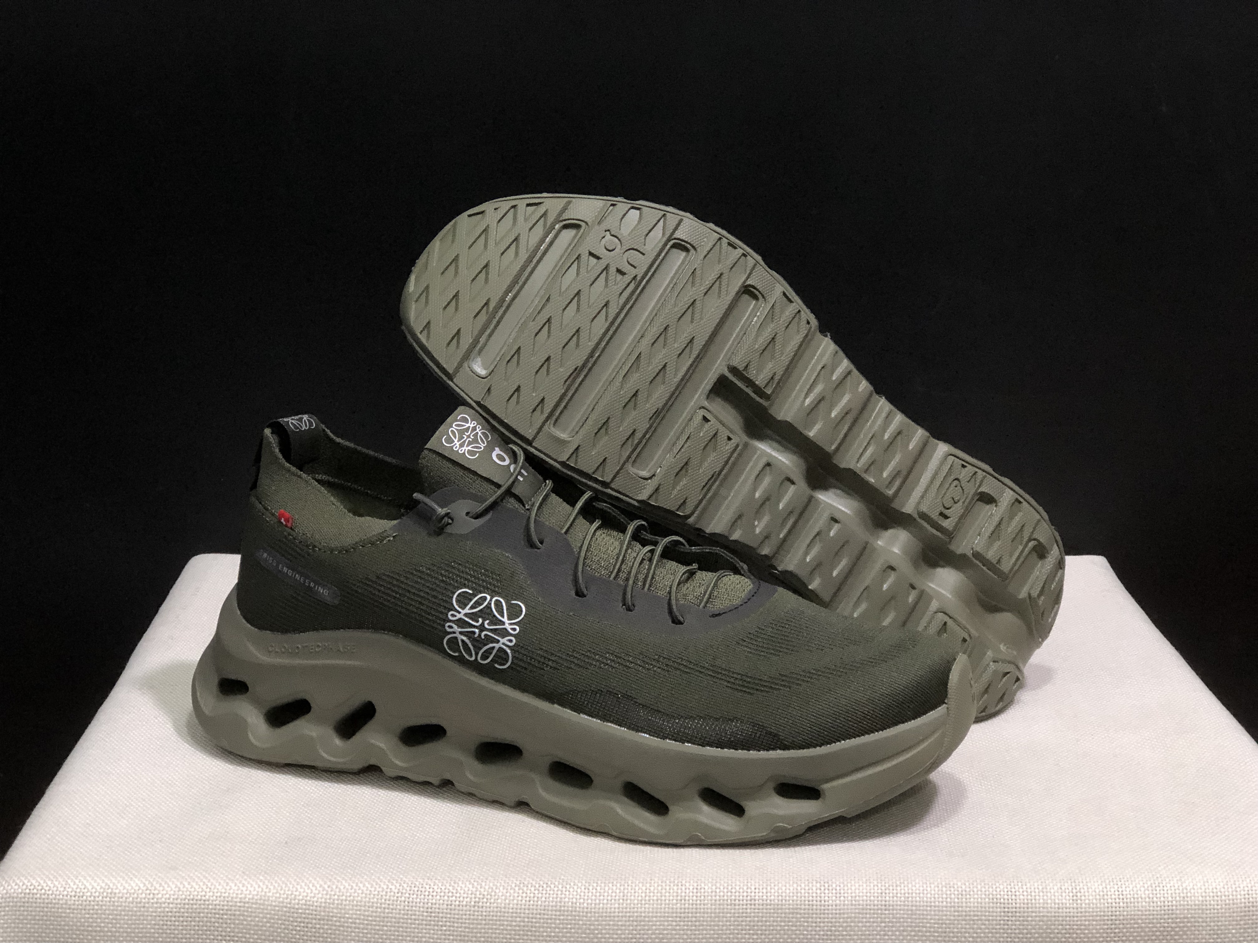 LOEWE x On Running Cloudtilt Running Shoes Co-Signed Edition Army Green