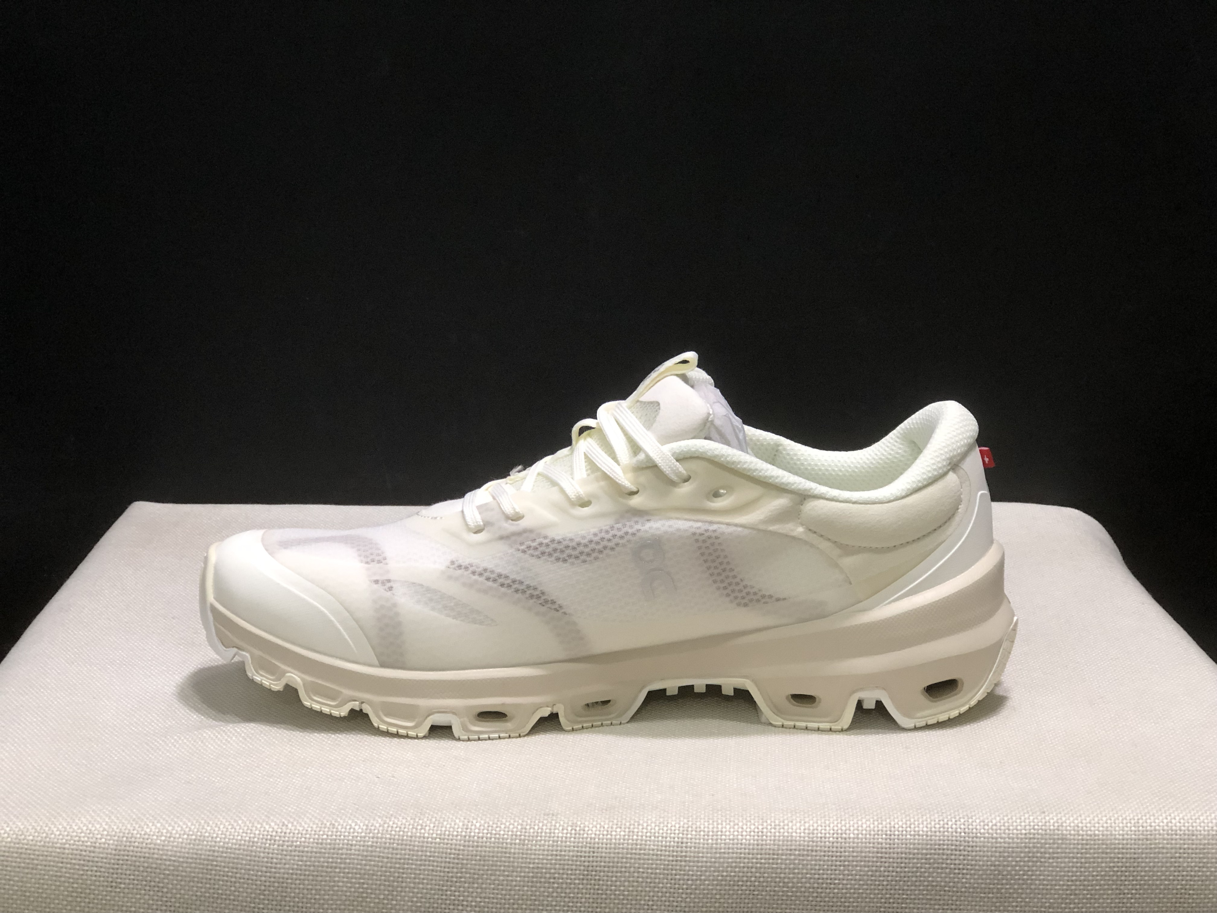 LOEWE x On Running Cloudventure 2.0 Running Shoes Co-Signed Edition Eggshell