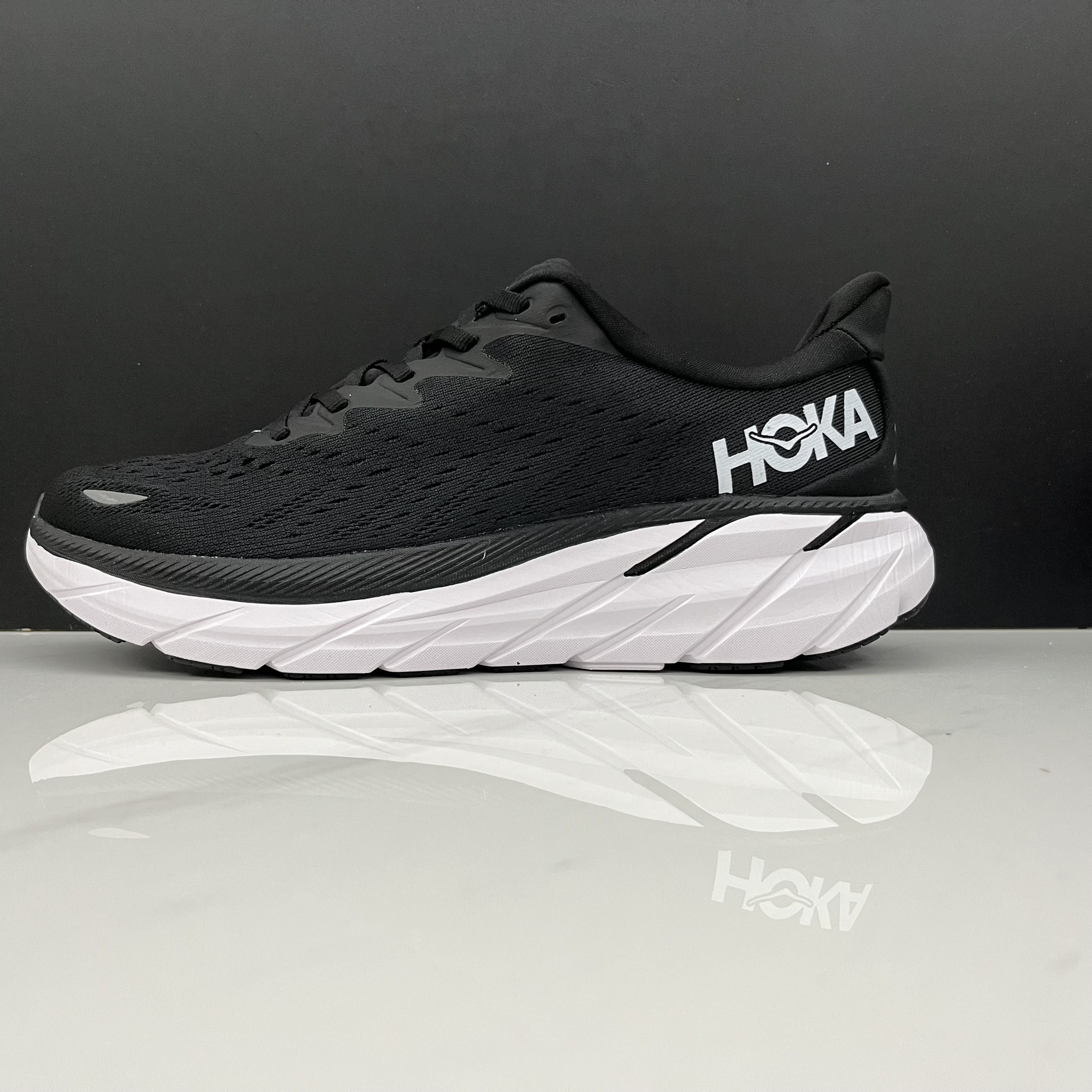 Hoka One One Clifton 8 Fashion Shoes Shock-absorbing Sneakers Black/White