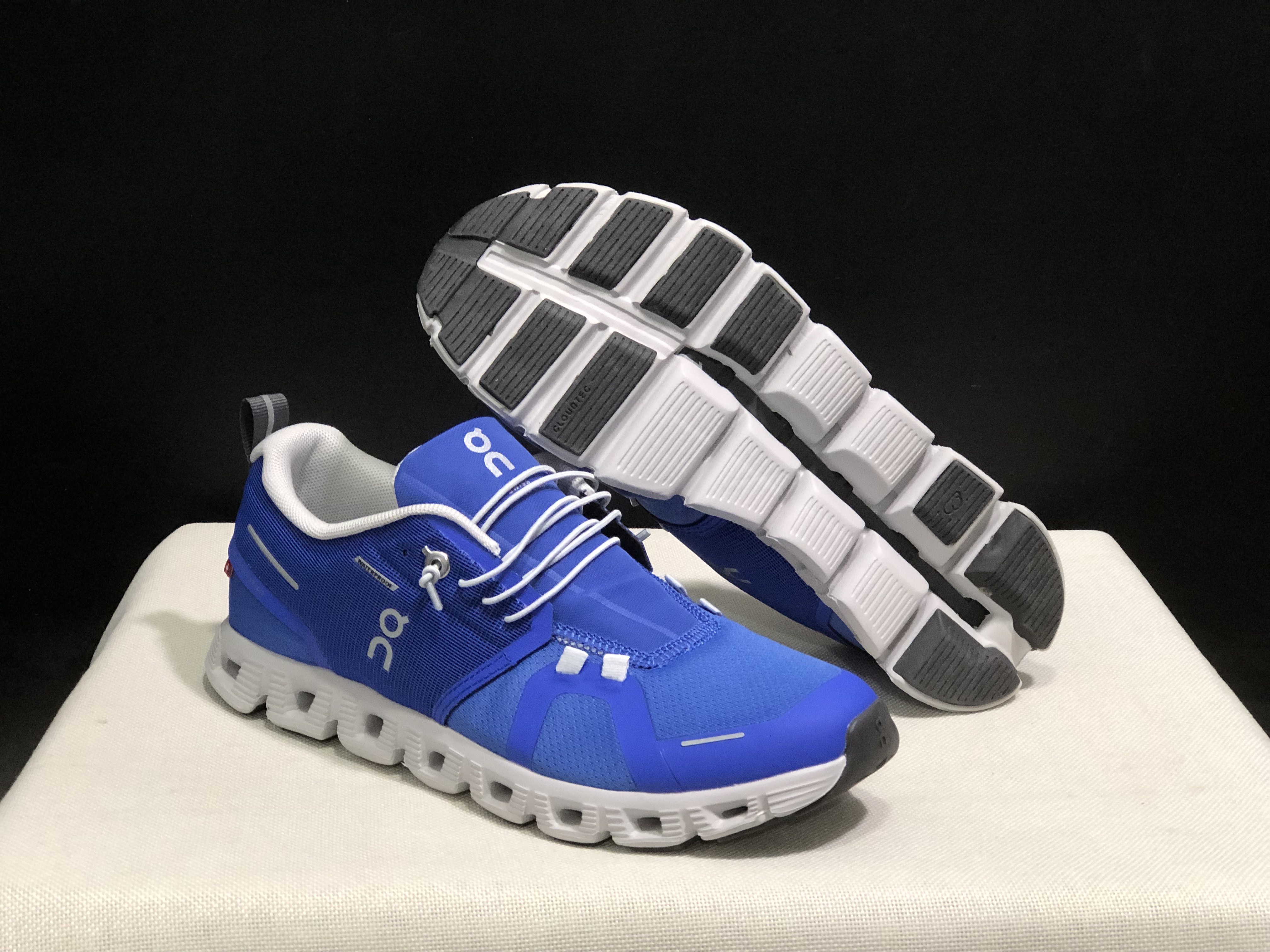 On Running Cloud 5 Lightweight Running Shoes Sapphire Blue