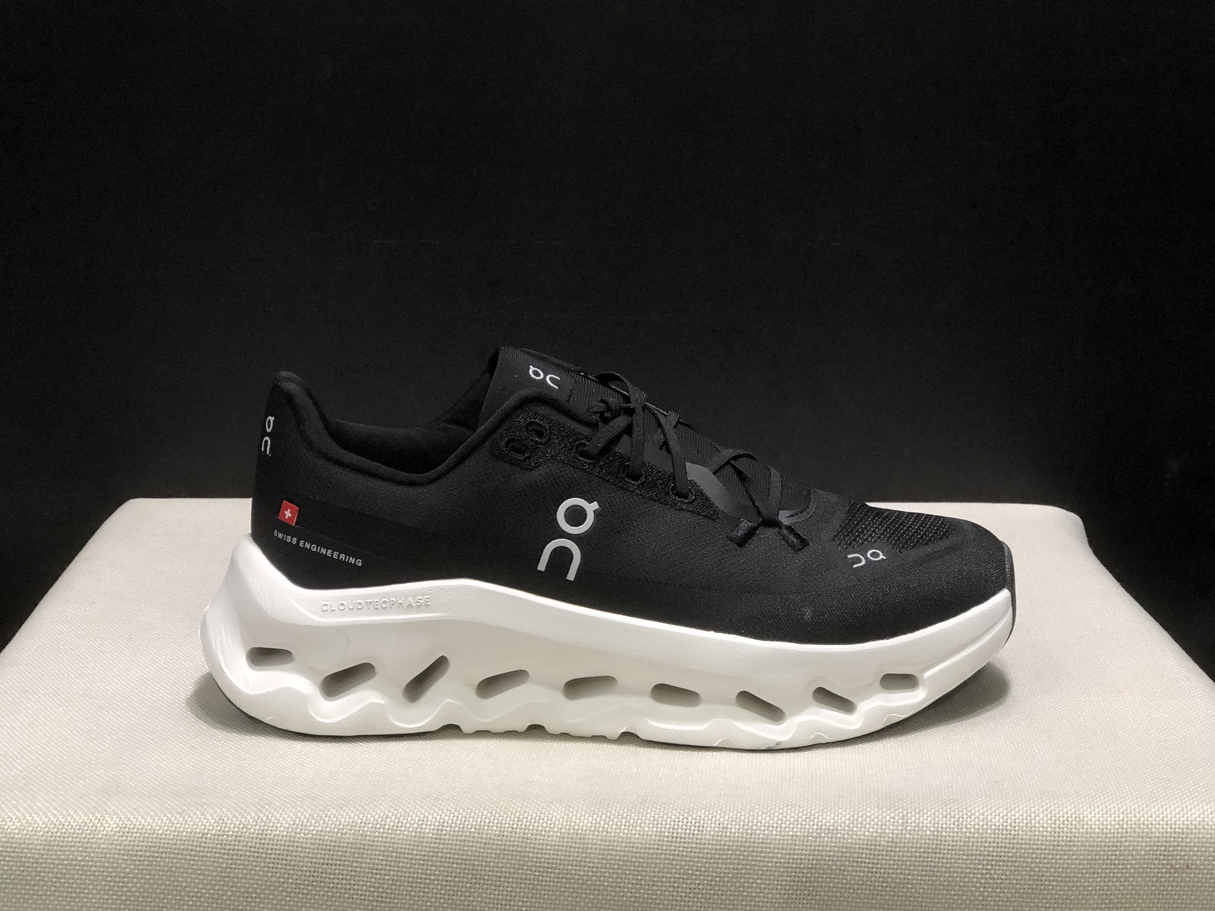 On Running Cloudtilt Durable White/Black Casual Life Shoes