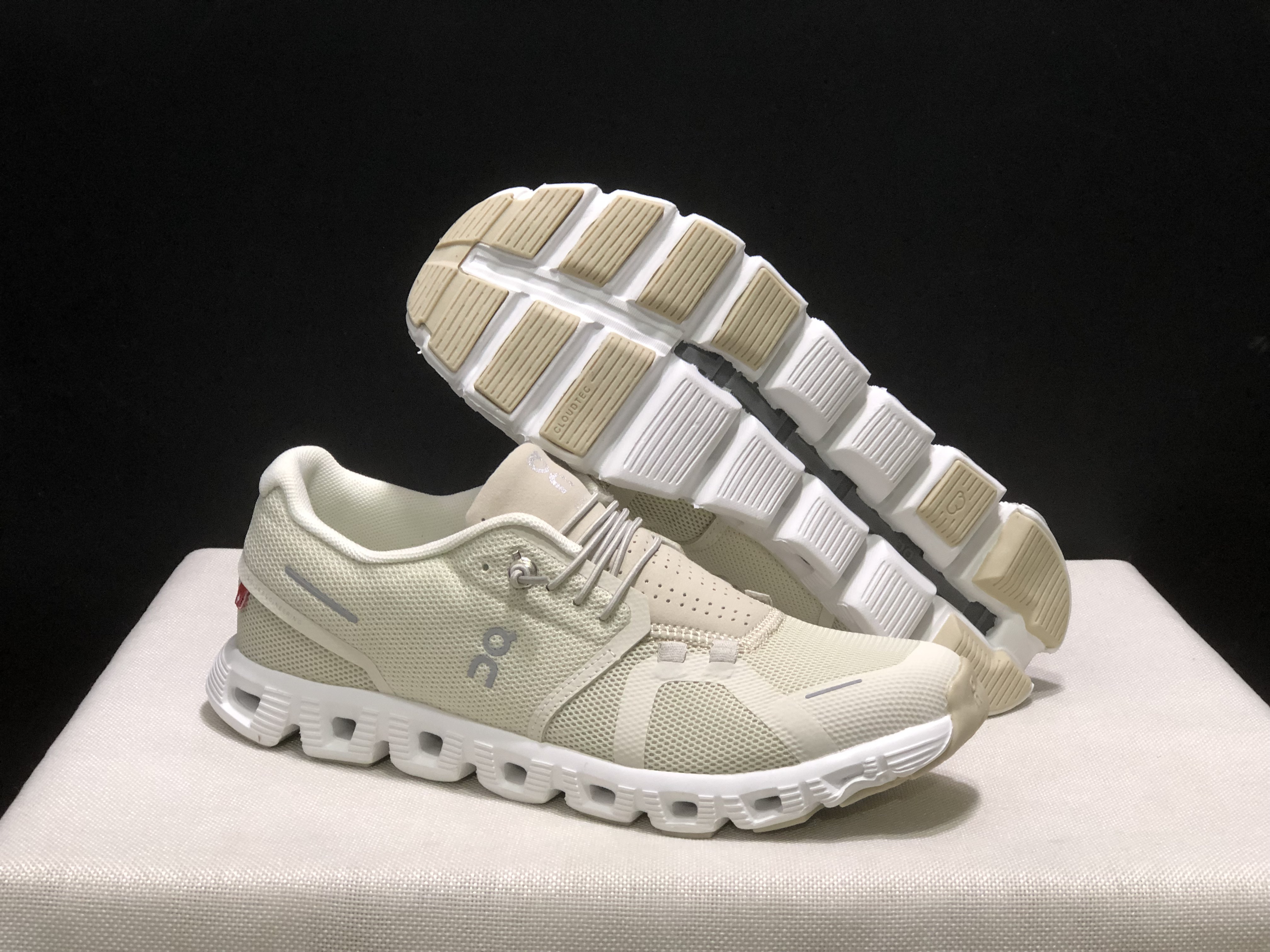 On Running Cloud 5 Lightweight Running Shoes Cream/Sand