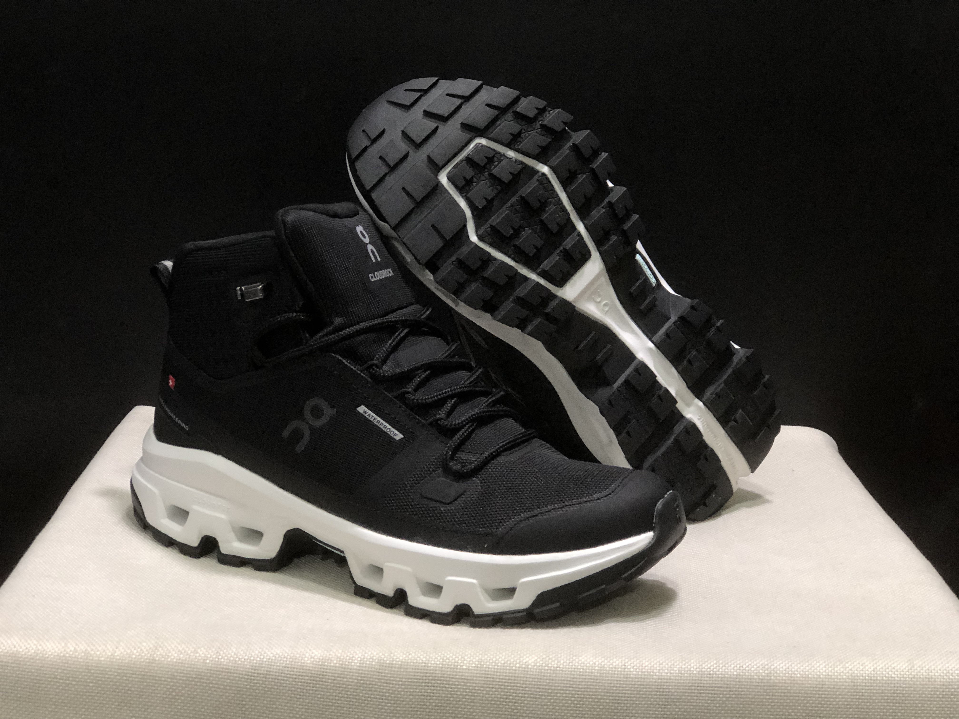 On Running Cloudrock Mid WP High-Top Hiking Shoes Black/White