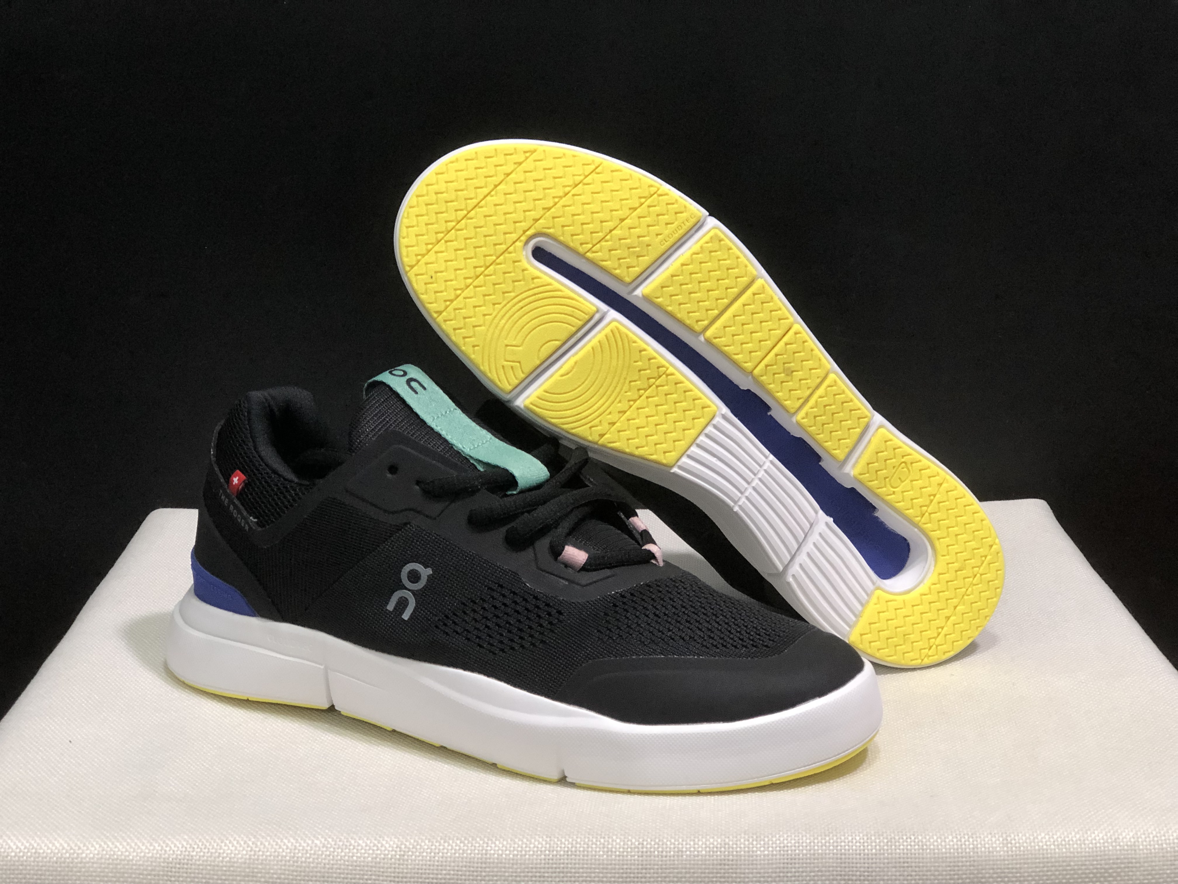 On Running The Roger Spin Breathable Mesh Sneakers Black