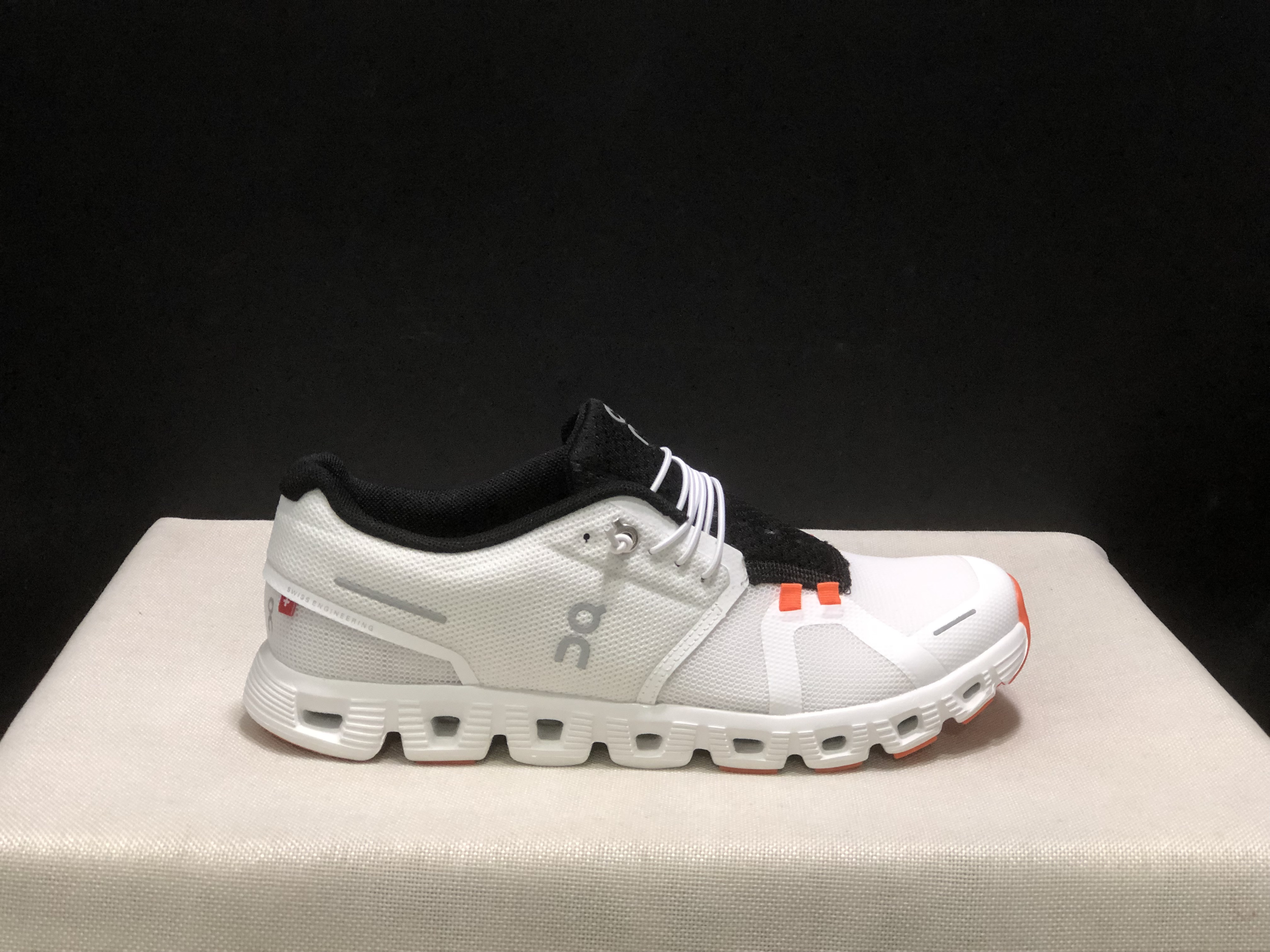 On Running Cloud 5 Lightweight Running Shoes White/Black