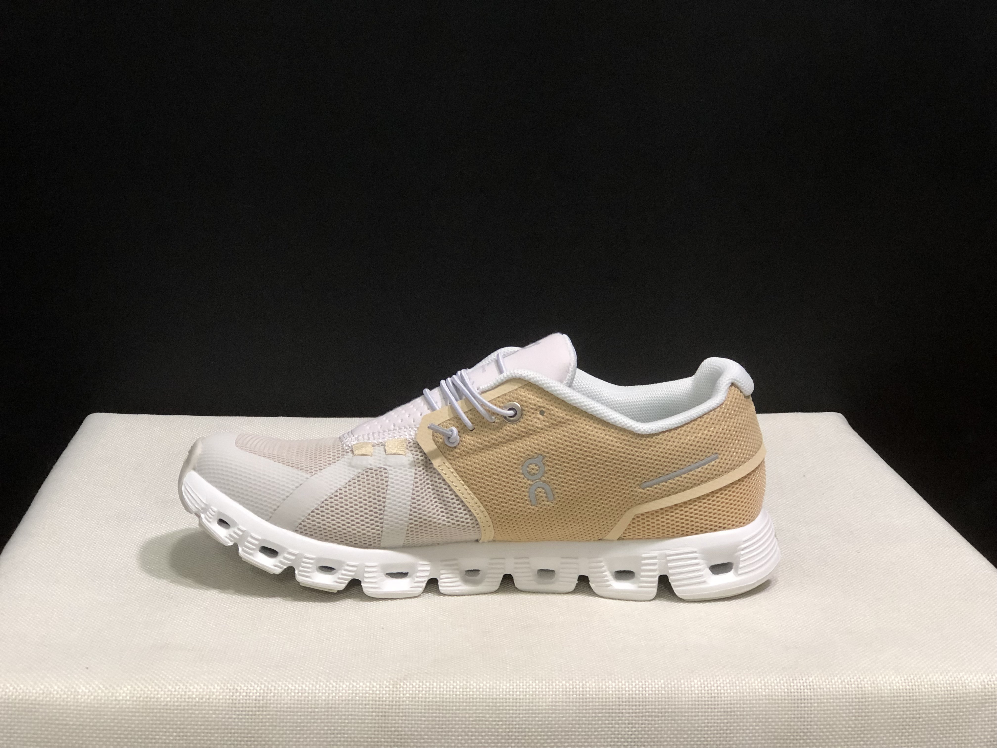 On Running Cloud 5 Lightweight Running Shoes Grassland Yellow/Pearl White