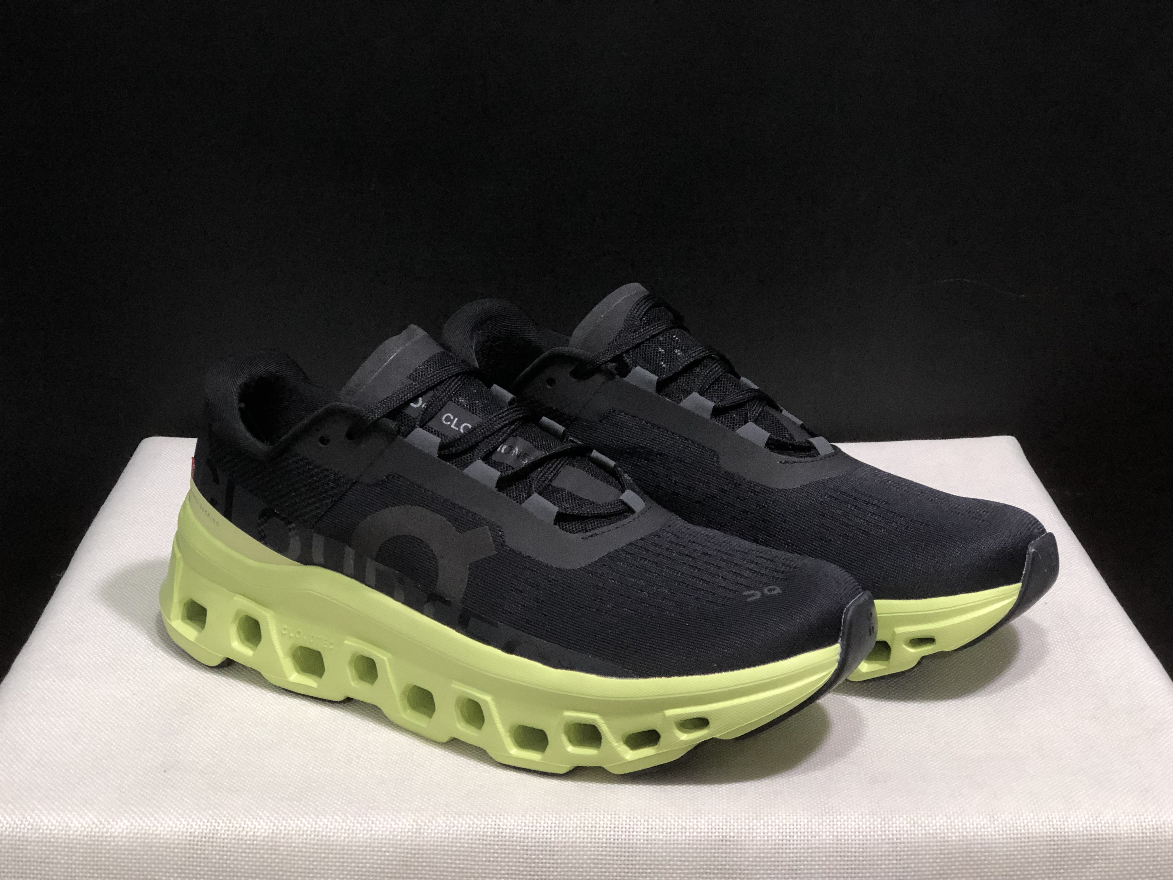 On Running Cloudmonster Anti-Slip Running Shoes Black/Acaia
