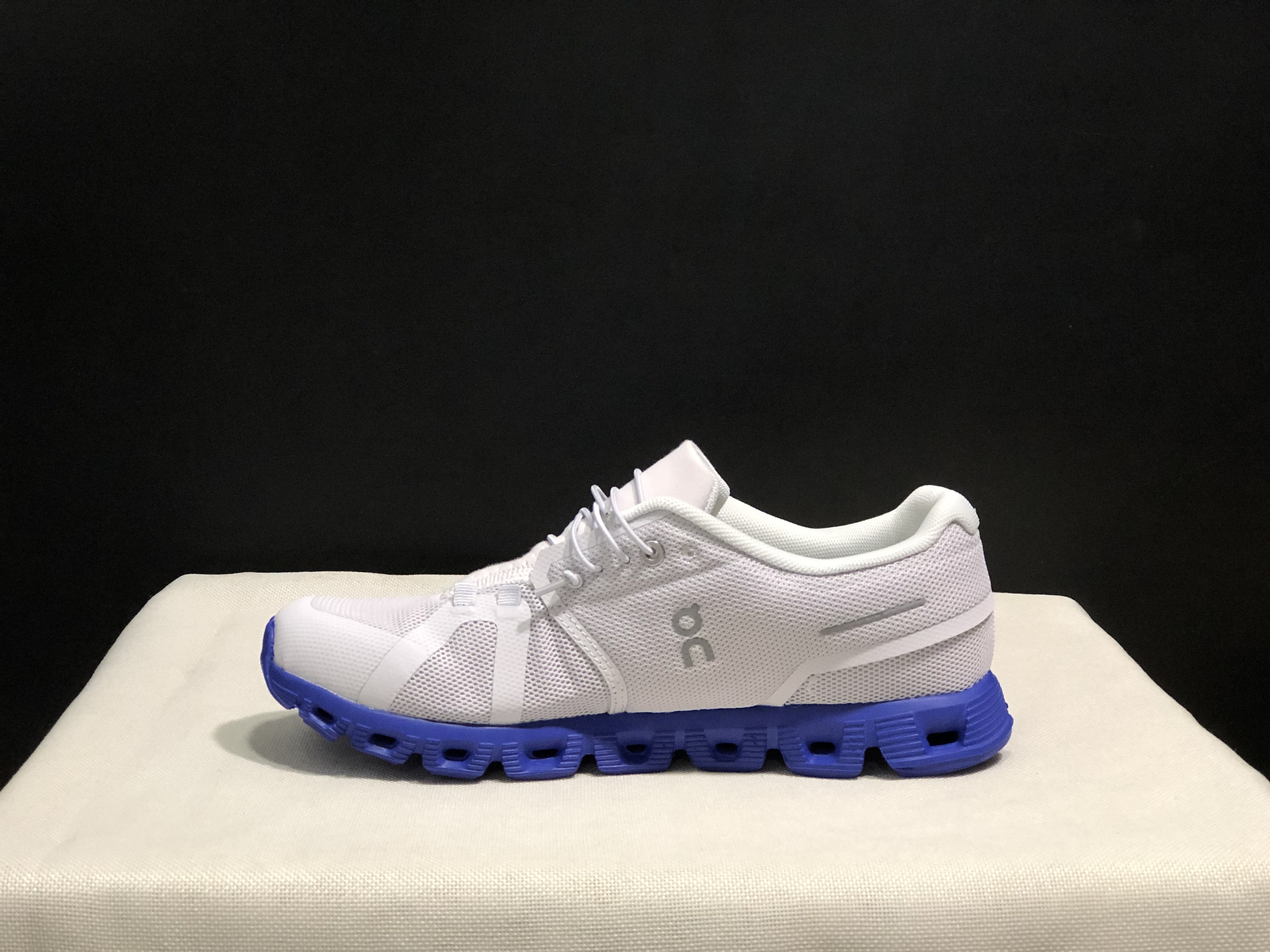 On Running Cloud 5 Lightweight Running Shoes Misty White/Indigo Blue