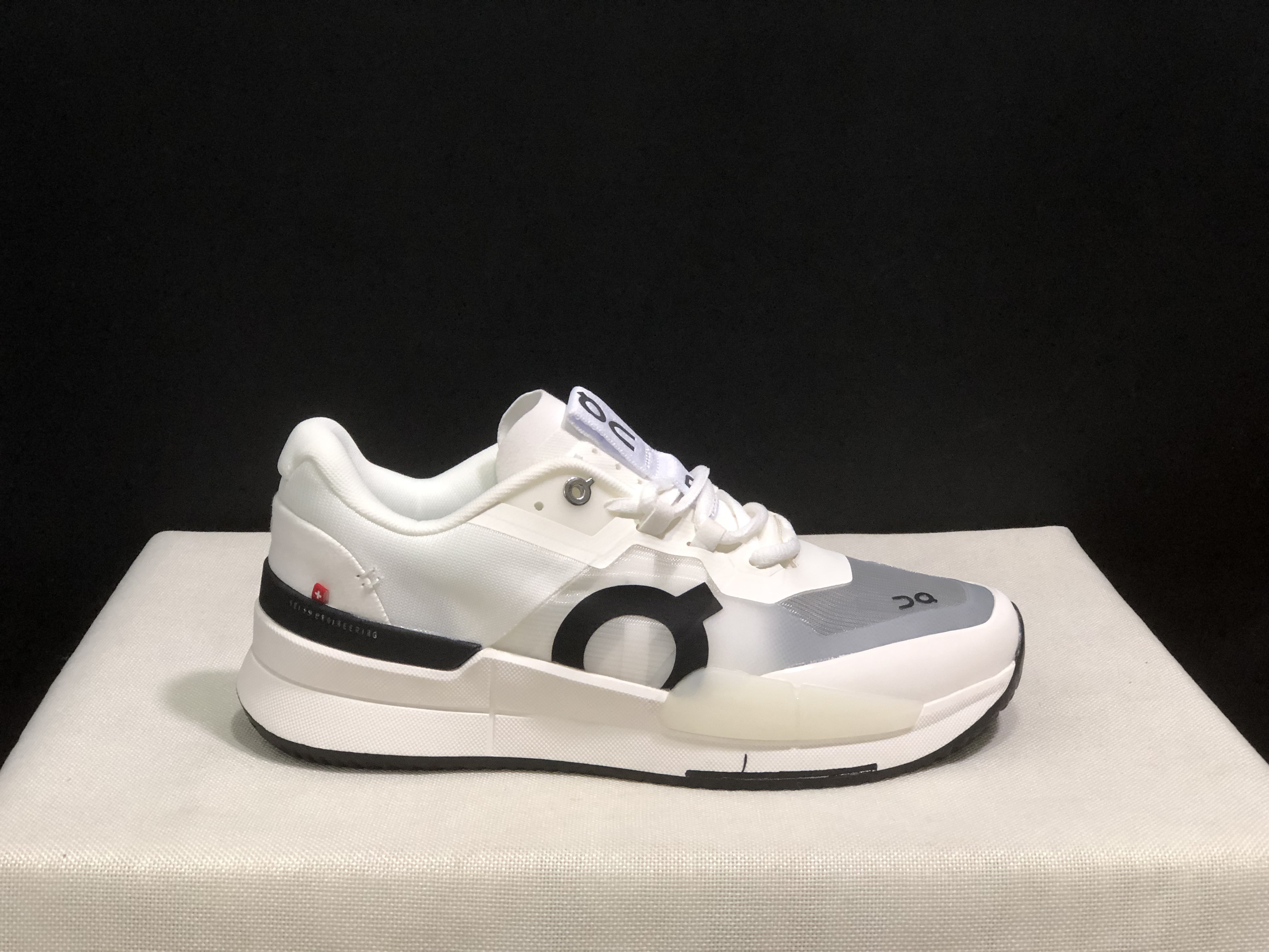 On Running The Roger Pro 2 Breathable Mesh Training Running Shoes White/Black