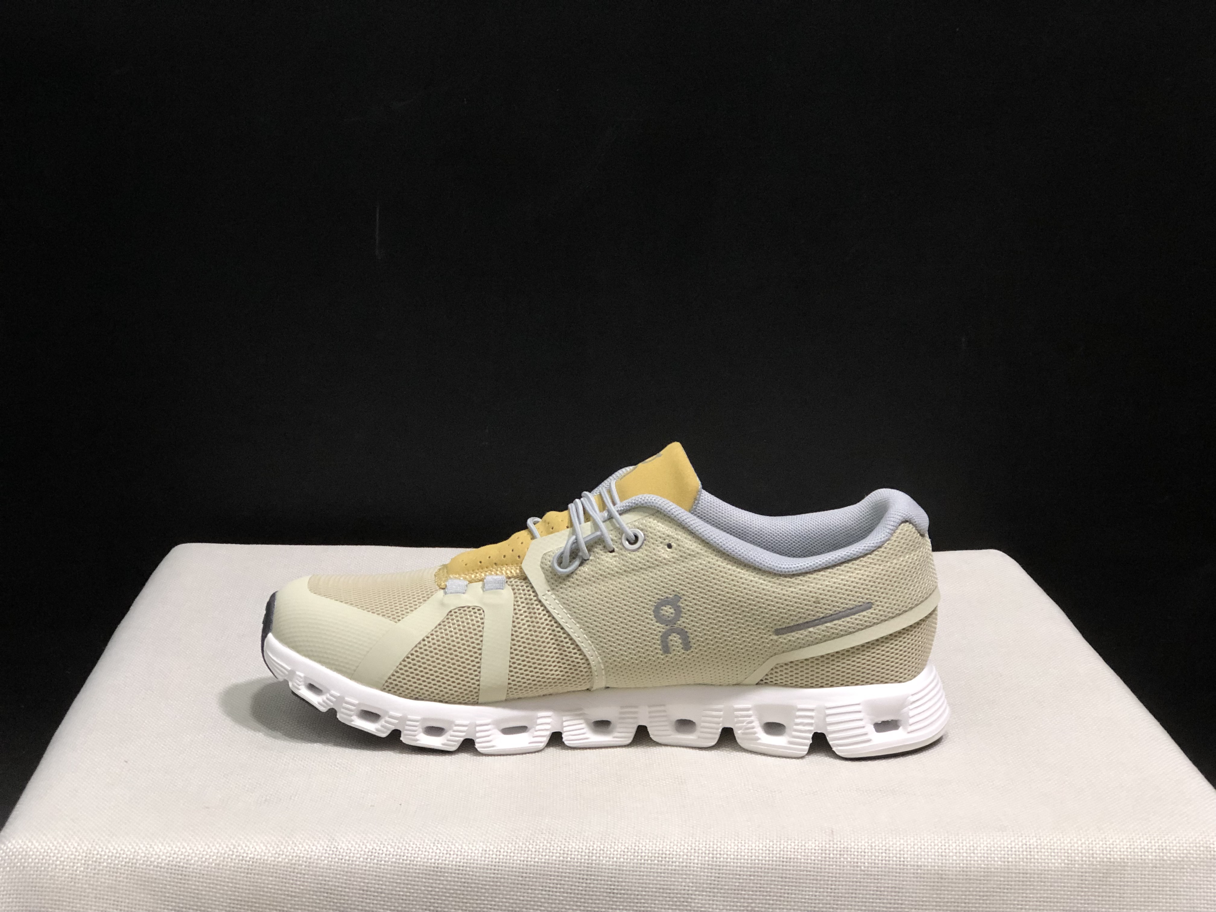 On Running Cloud 5 Lightweight Running Shoes Haze/Sand