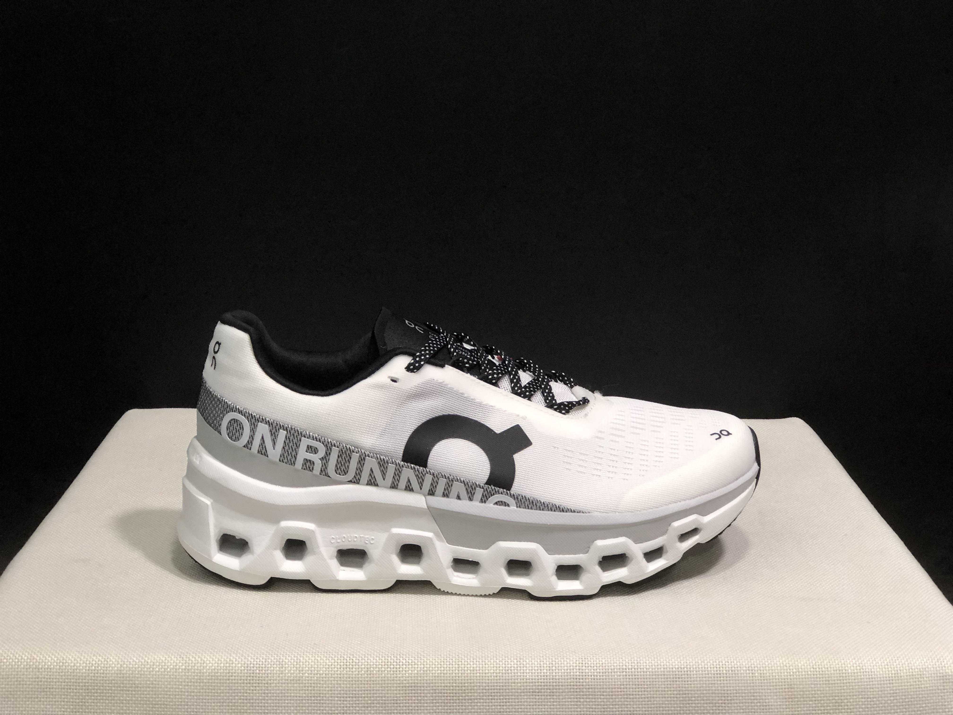 On Running Cloudmonster 2 Shock-Absorbing And Breathable Running Shoes White/Silver
