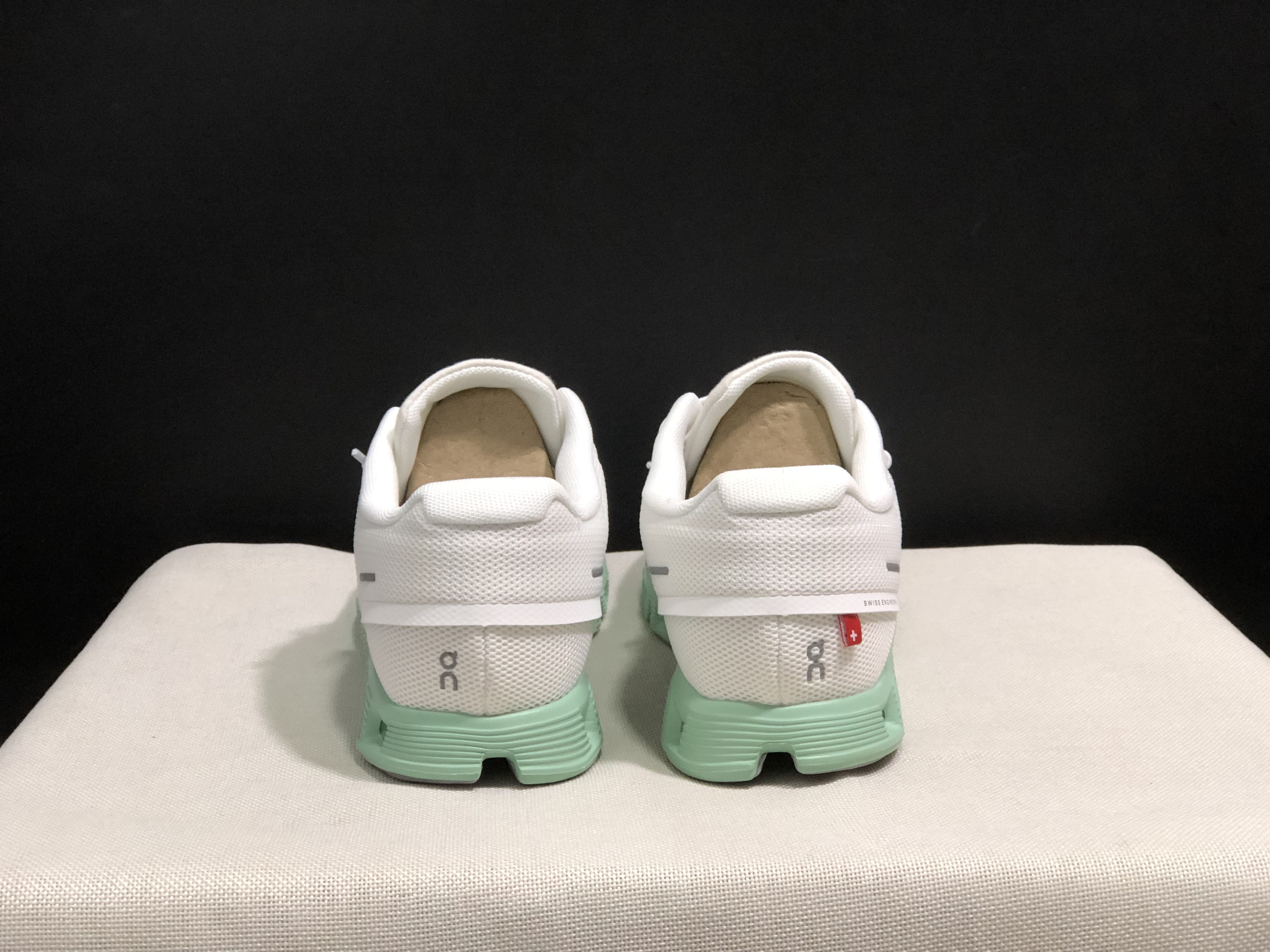 On Running Cloud 5 Lightweight Running Shoes White/Green