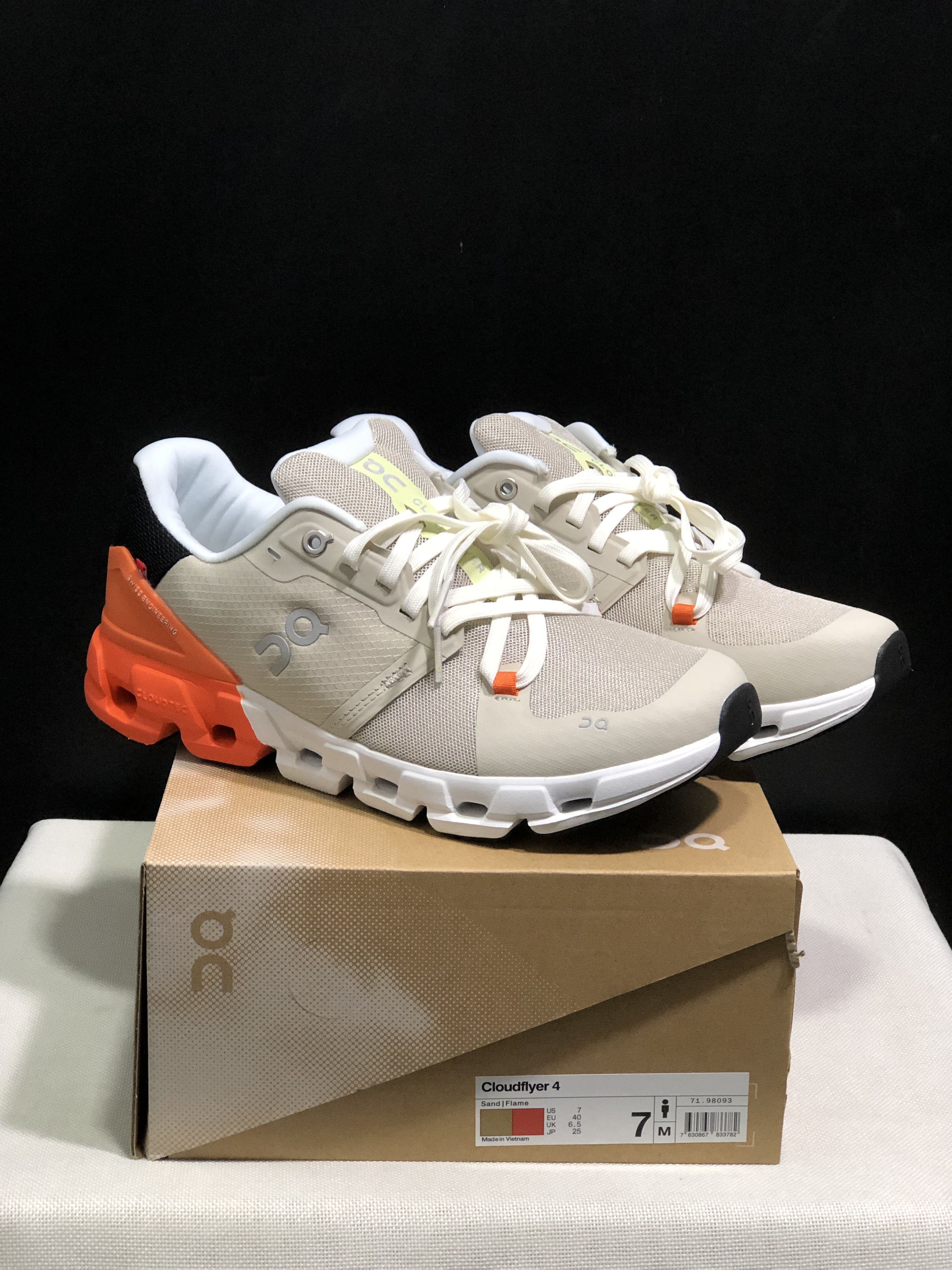 On Running Cloudflow 4 Shock-Absorbing And Wear-Resistant Running Shoes Sand/Flame