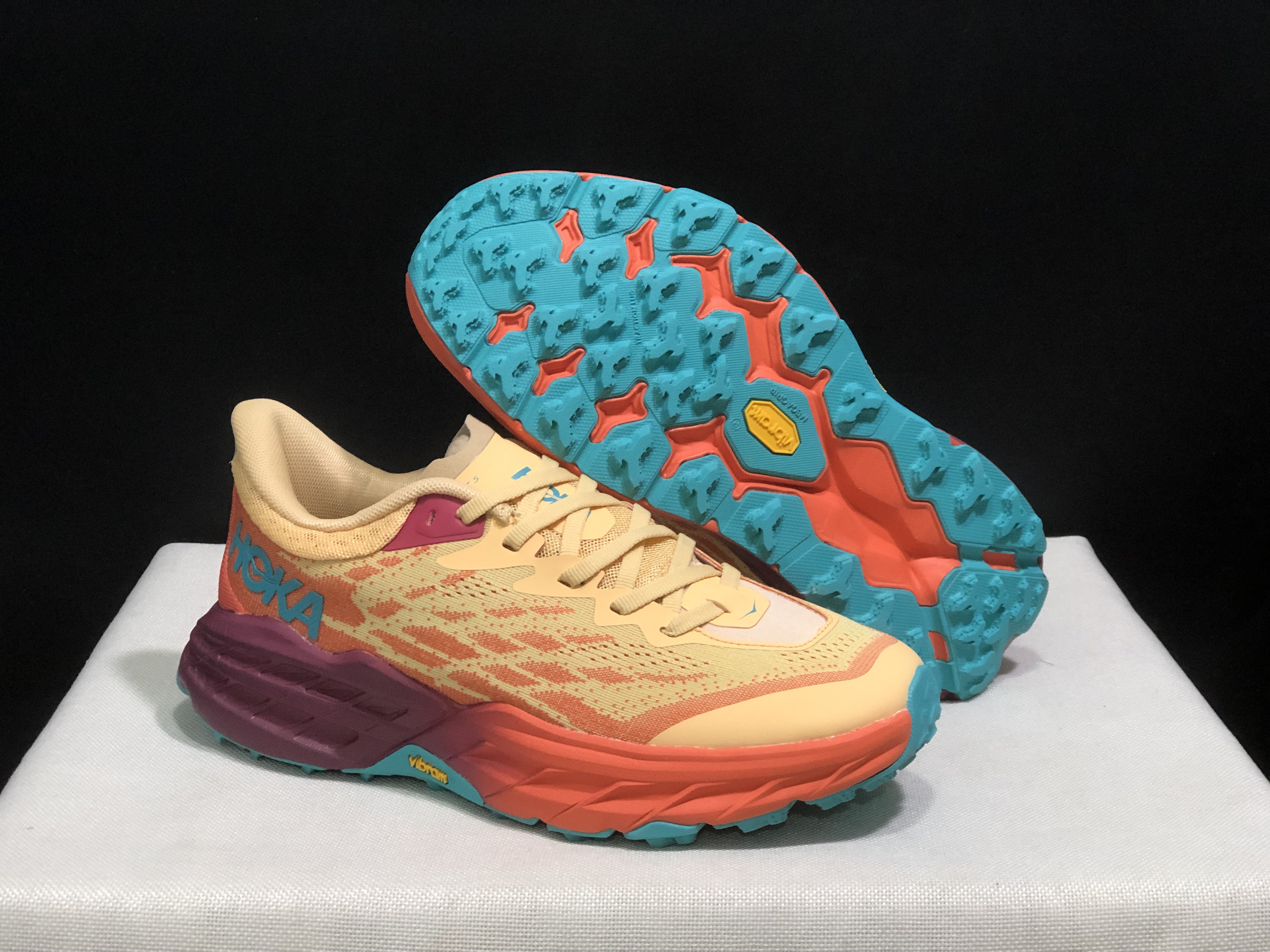 Hoka One One Speedgoat 5 Trail Running Shoes Sneakers Cream