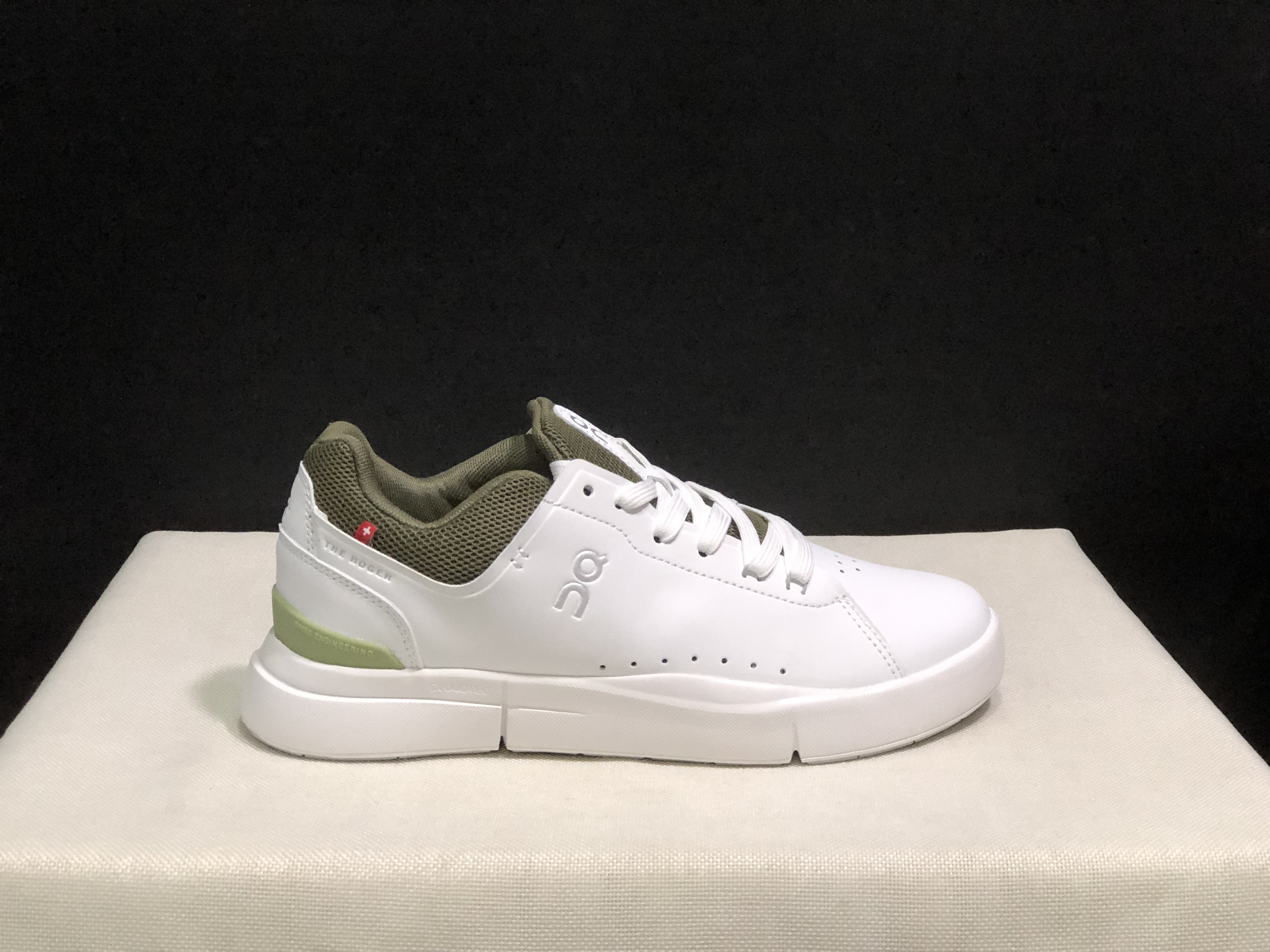 On Running The Roger Spin Breathable Mesh Sneakers White/Army Green