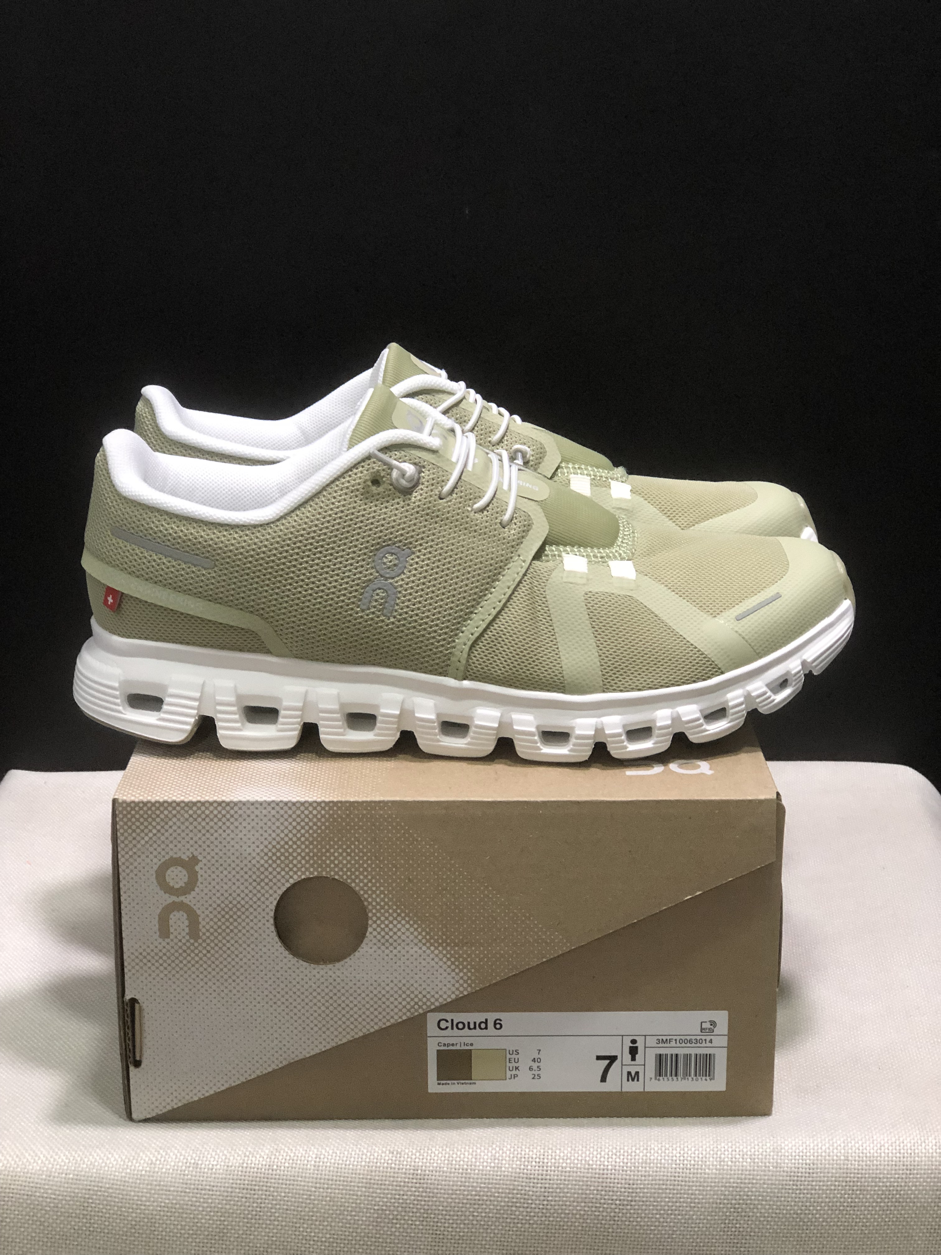 On Running Cloud 6 Casual Life Shoes Caper | Ice