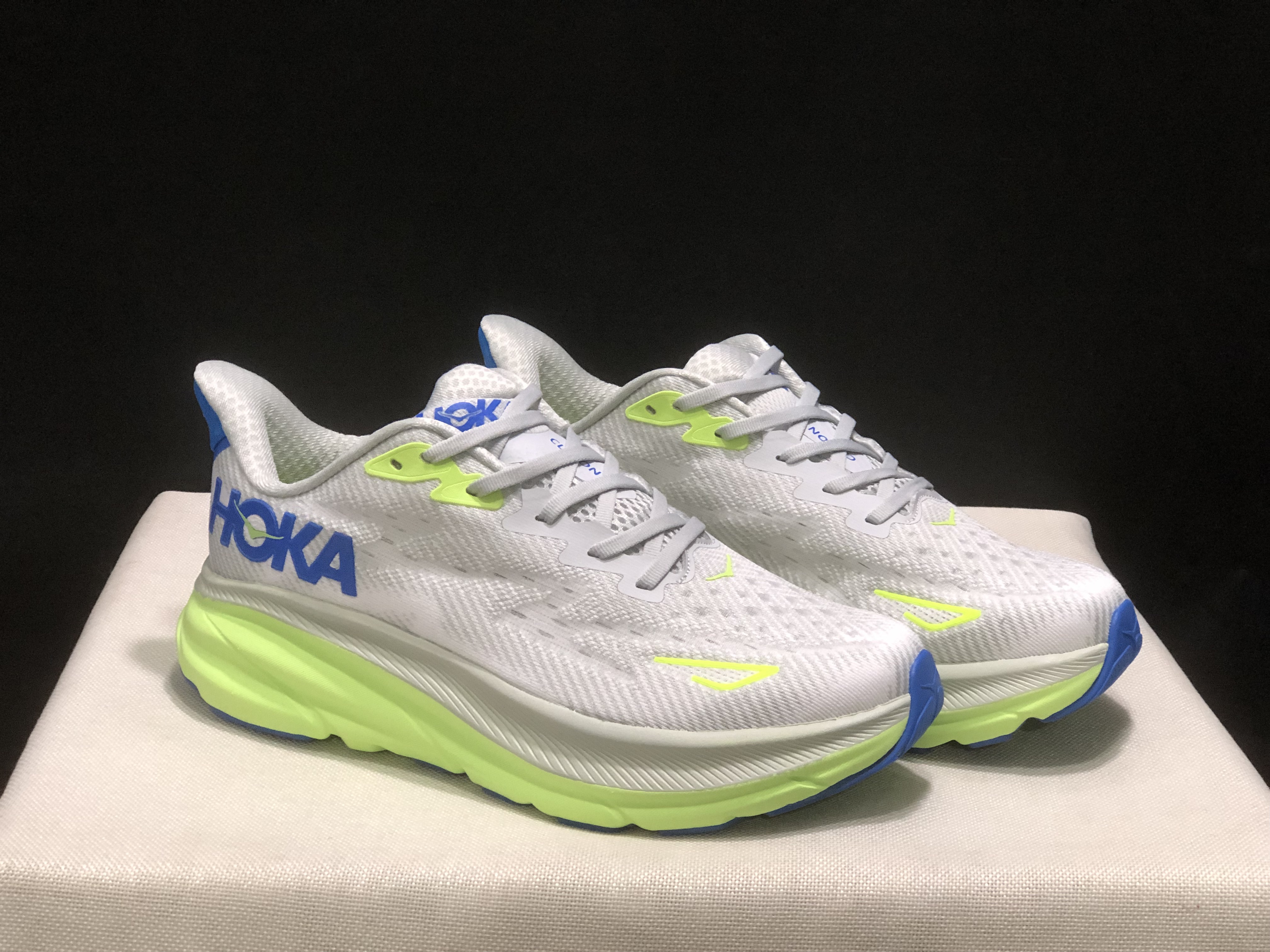 Hoka One One Clifton 9 Running Shoes Athletic Shoes Sneakers White/Green