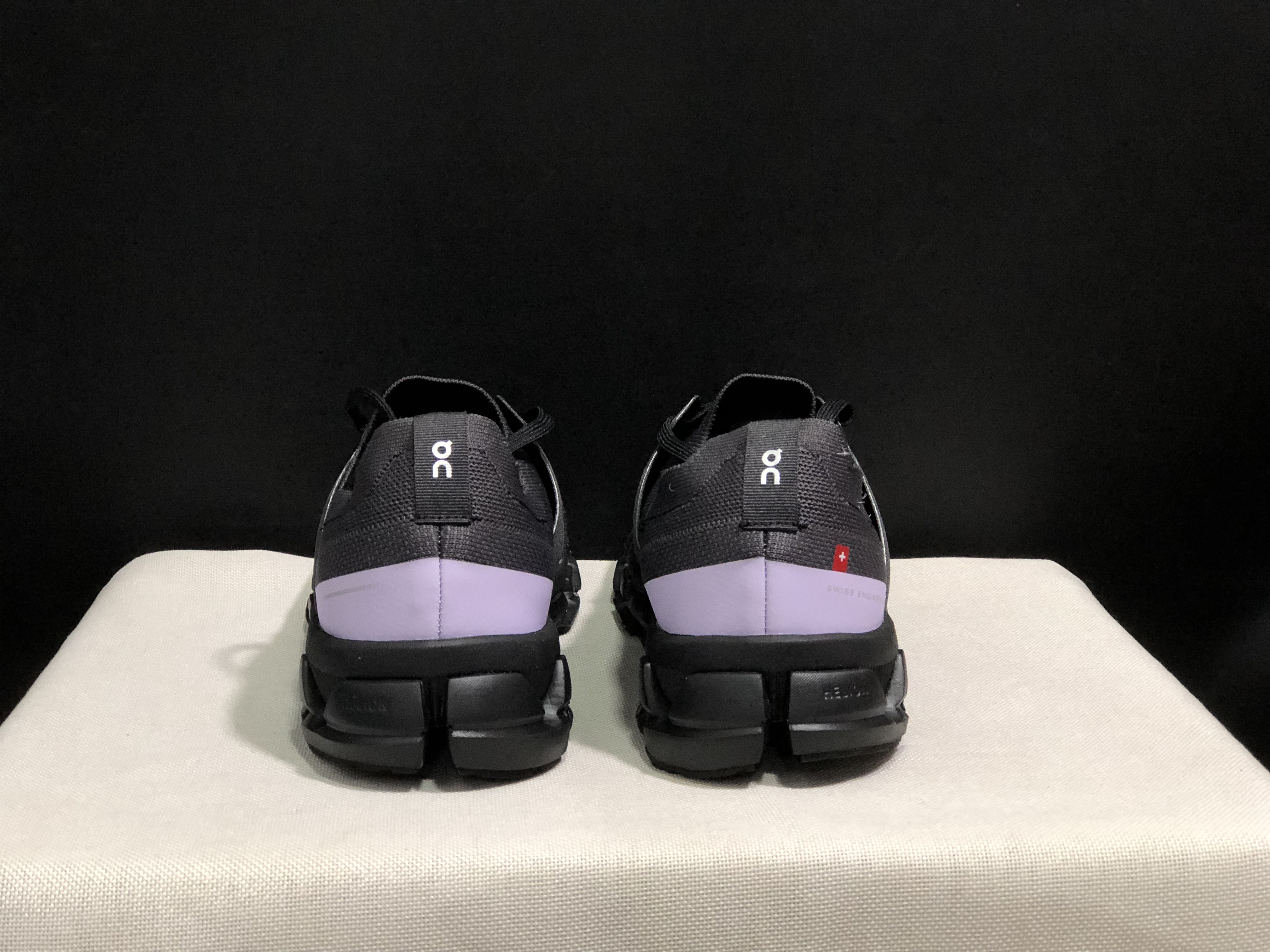 On Running Cloudswift 3 Trendy And Comfortable Running Shoes Dark Grey/Black