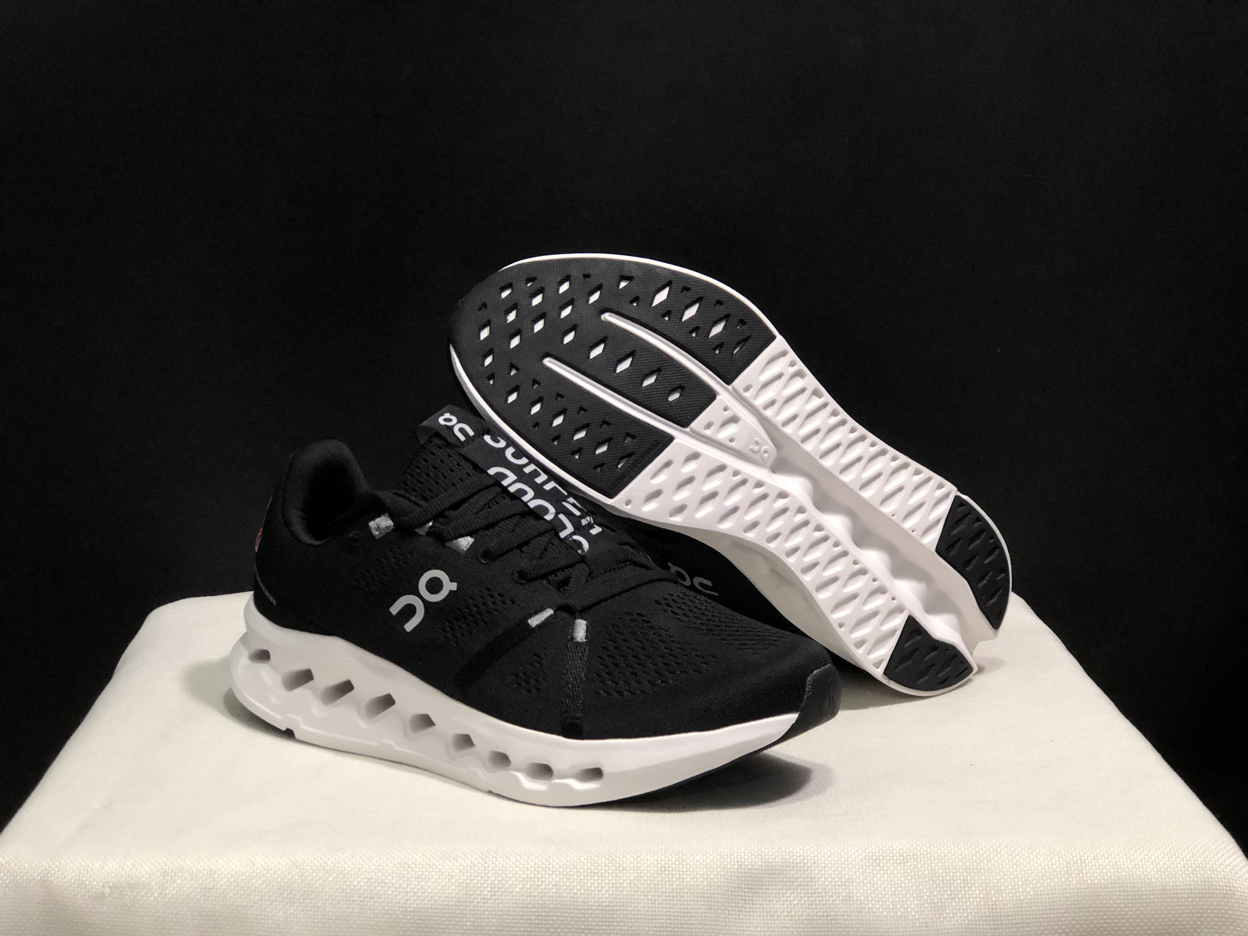 On Running Cloudsurfer Training Anti-Slip Running Shoes Black/White