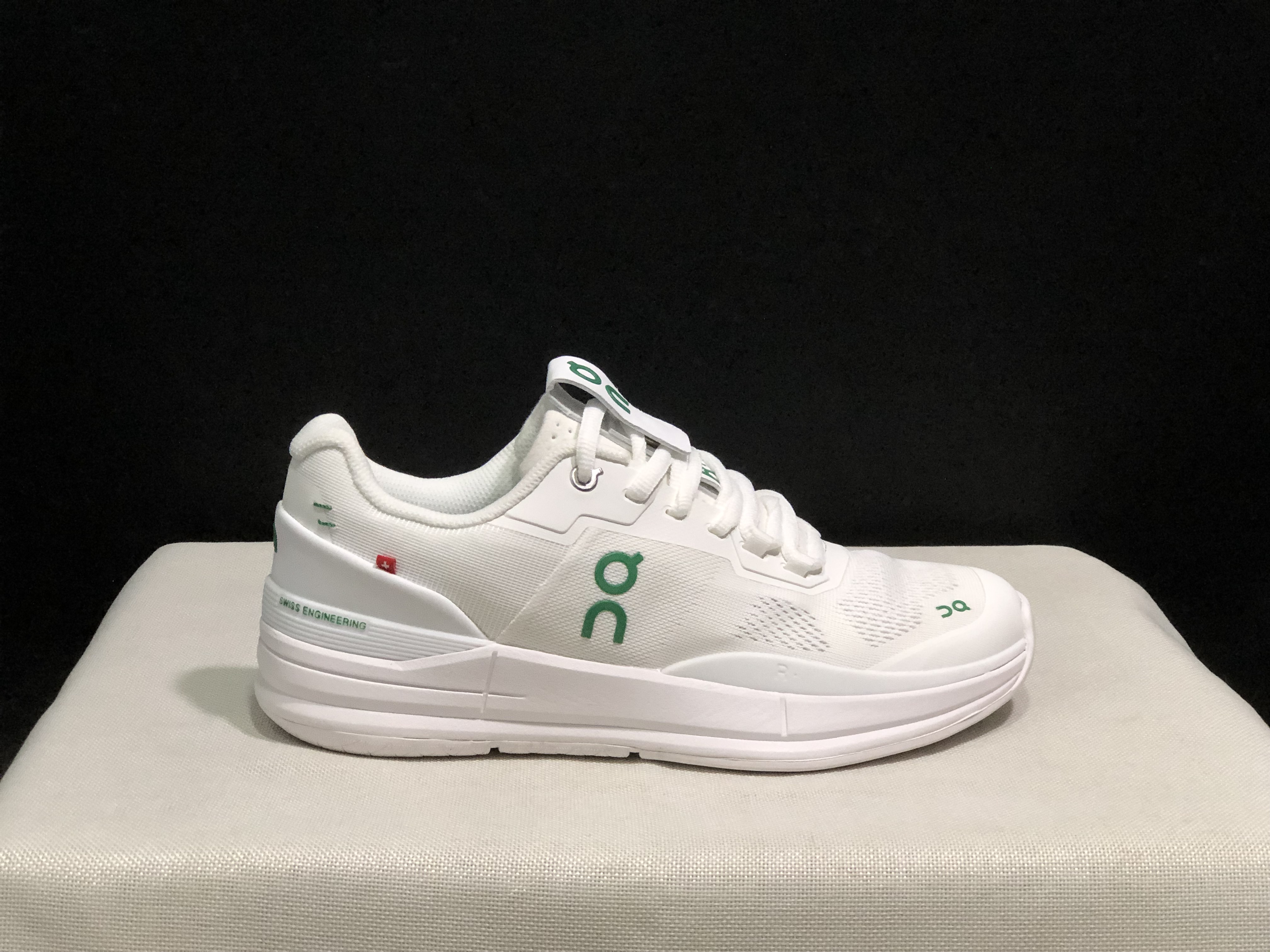 On Running The Roger Rro White Durable And Breathable Tennis Shoes