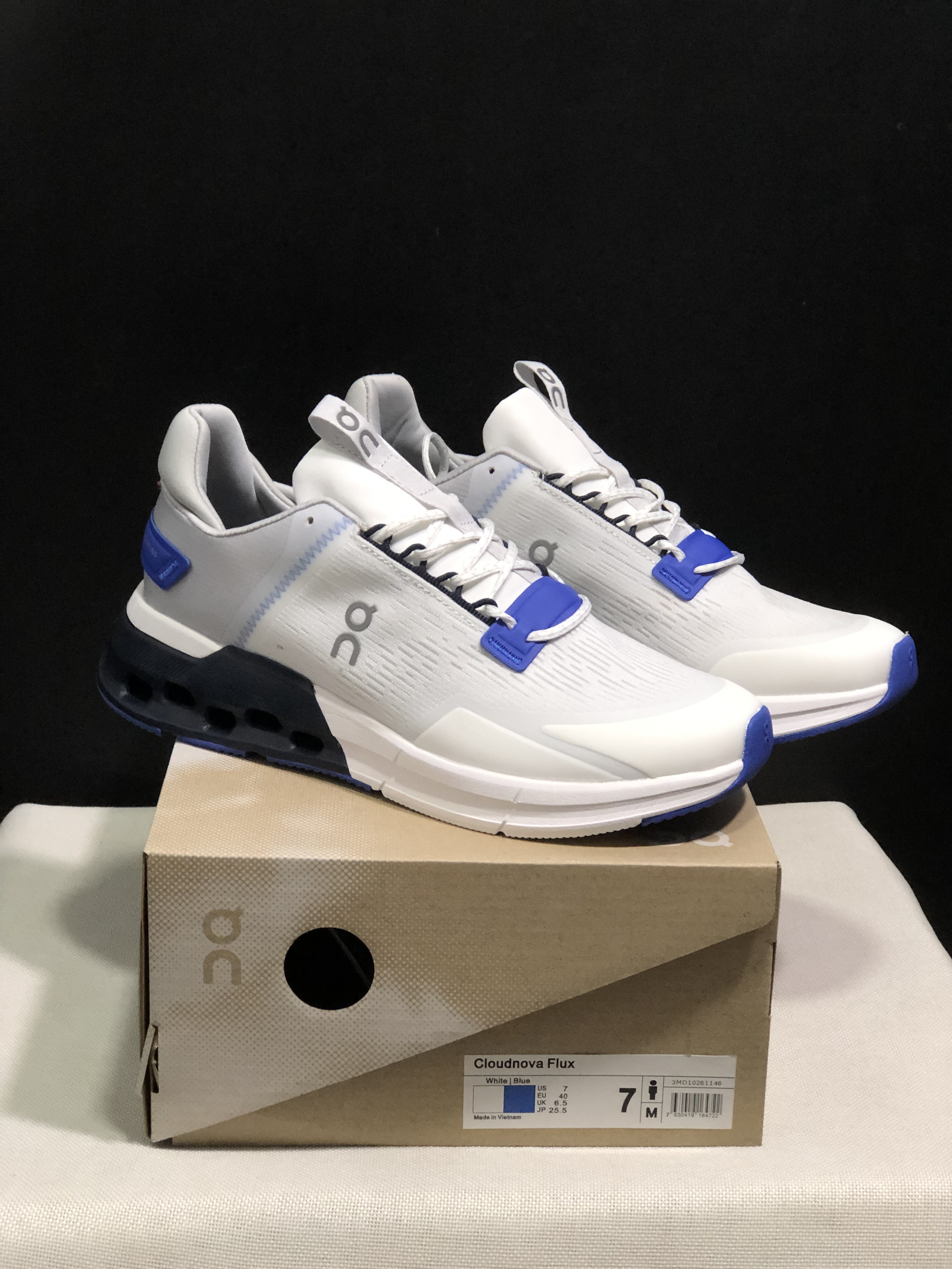 On Running Cloudnova Flux Comfortable Running Shoes White/Blue