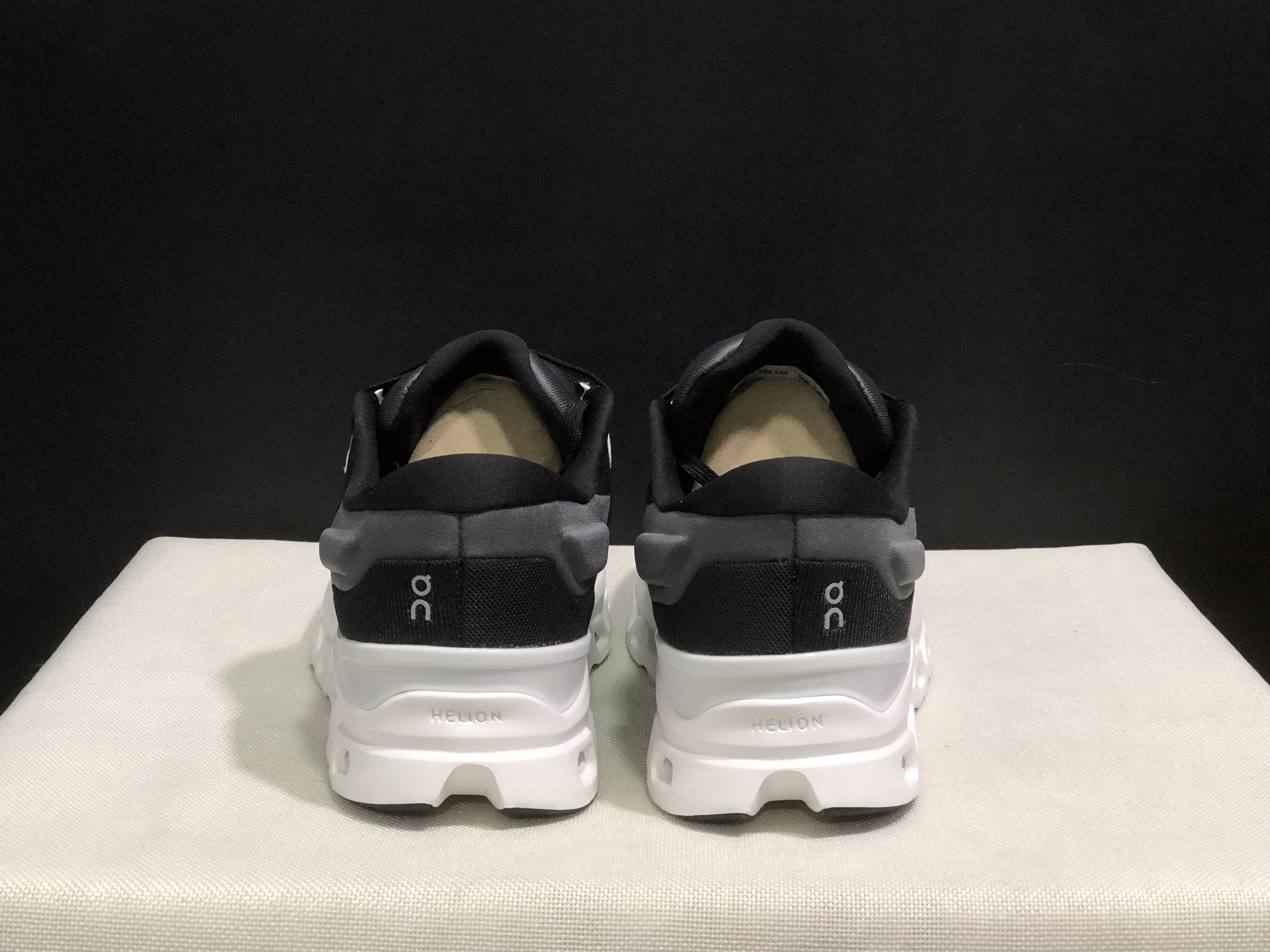 On Running Cloudstratus 3 Anti-Slip Running Shoes Black/White