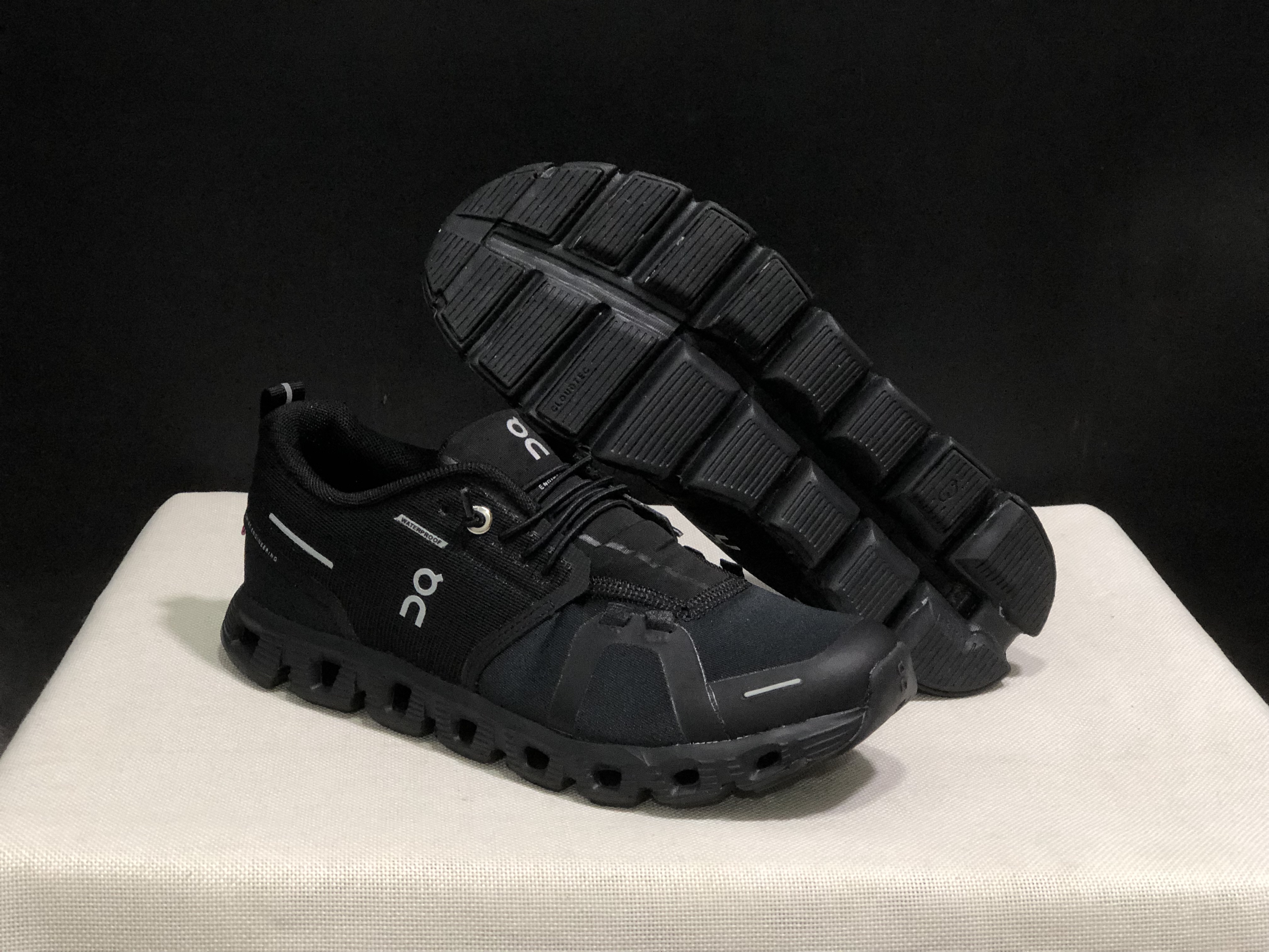 On Running Cloud 5 Lightweight Running Shoes All Black