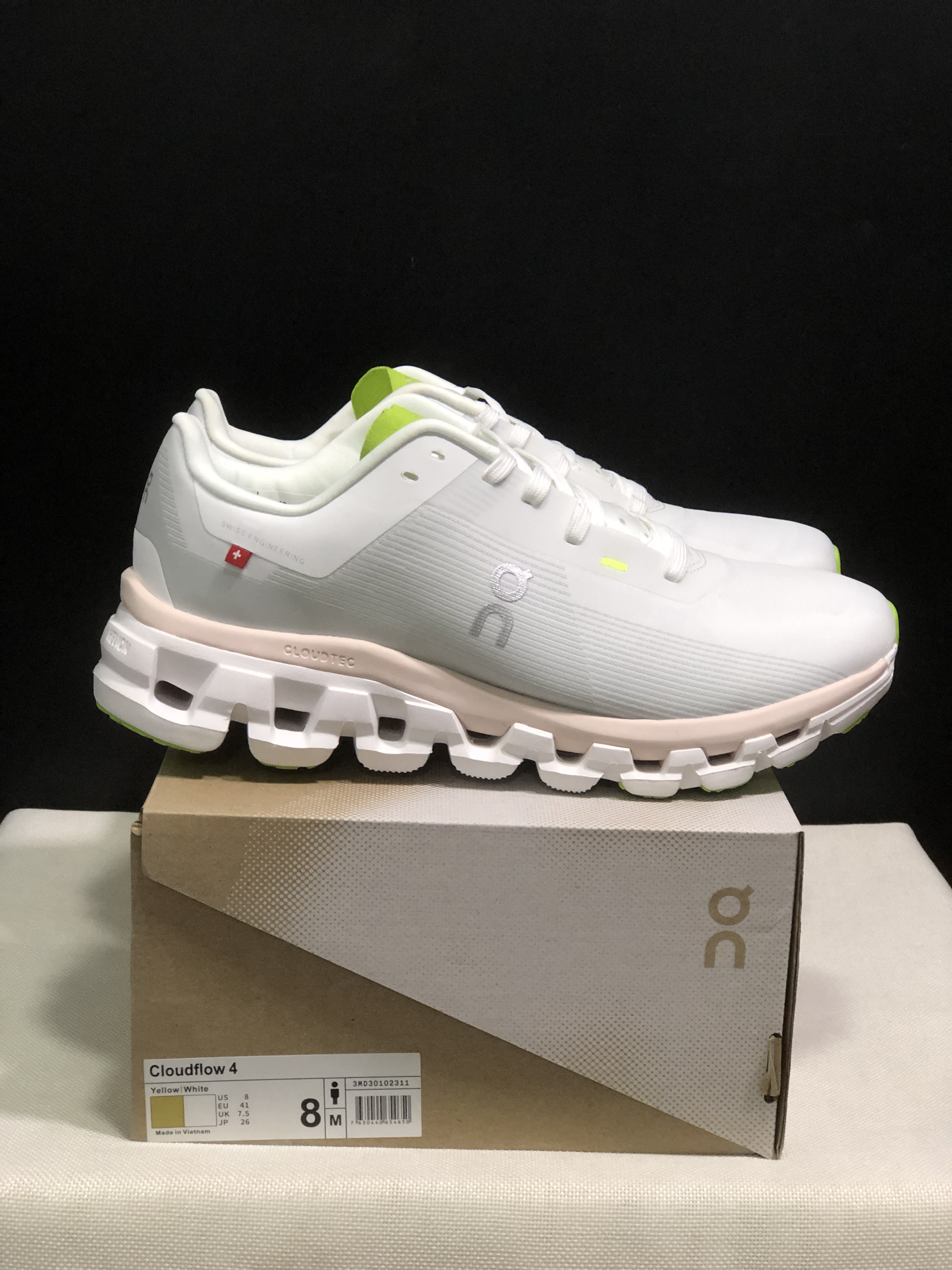 On Running Cloudflow 4 Shock-Absorbing And Wear-Resistant Running Shoes White/Sand