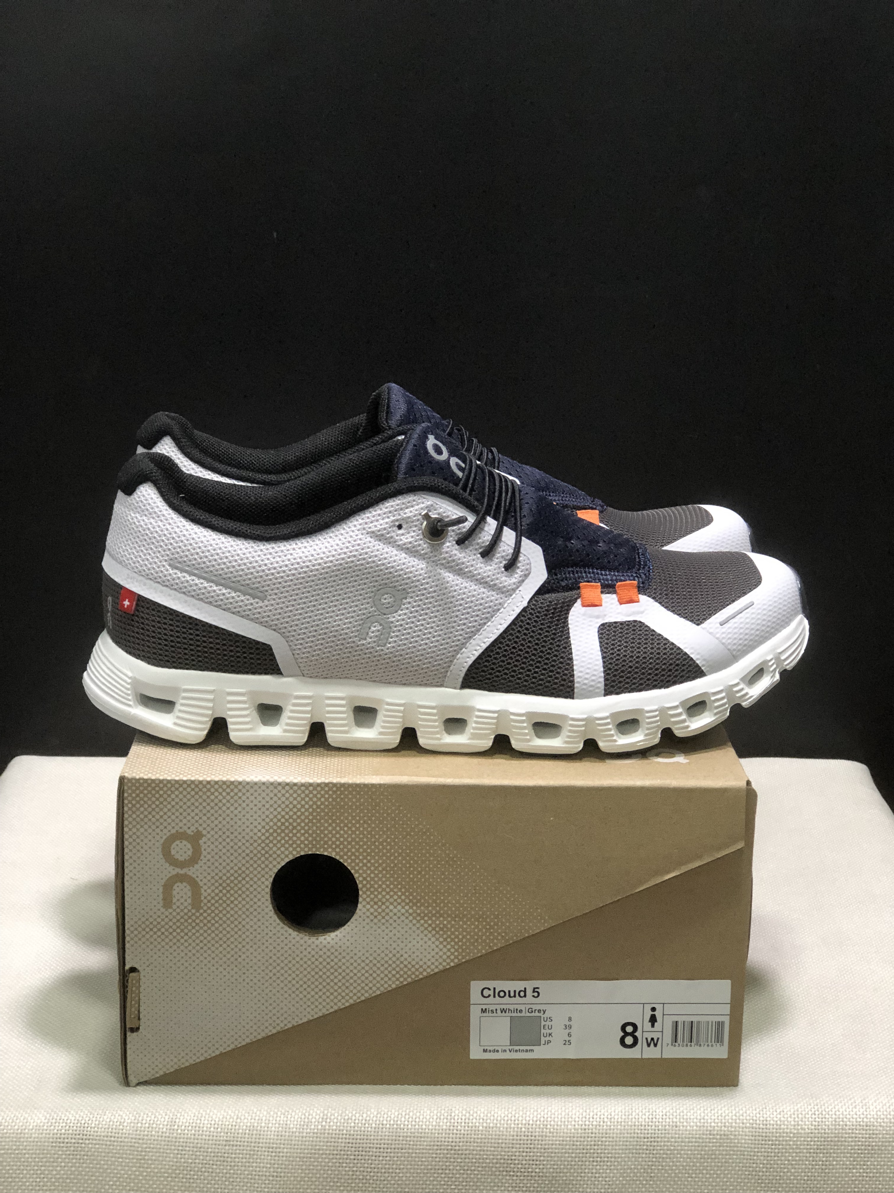 On Running Cloud 5 Lightweight Running Shoes Mist White/Dark Grey