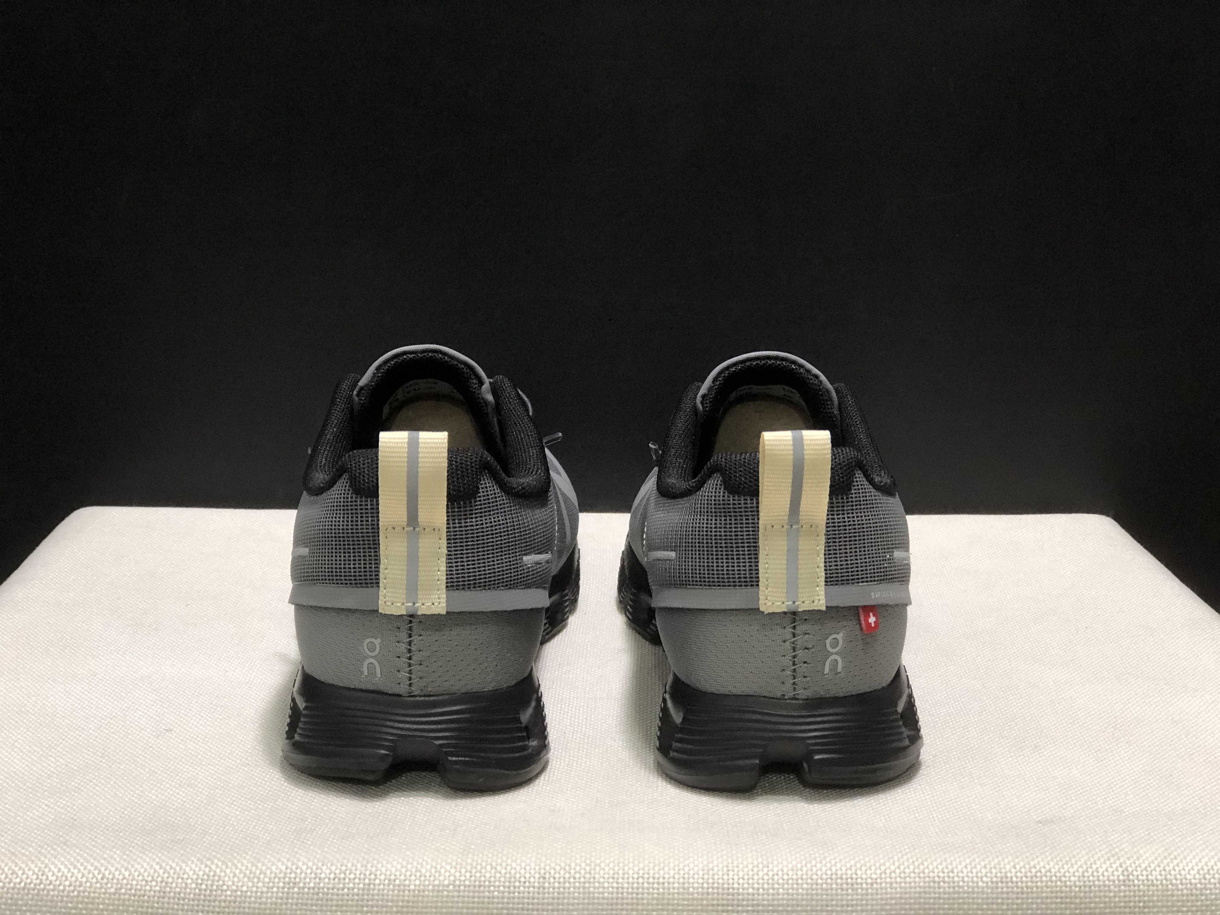 On Running Cloud 5 Lightweight Running Shoes Wolf Grey/Black