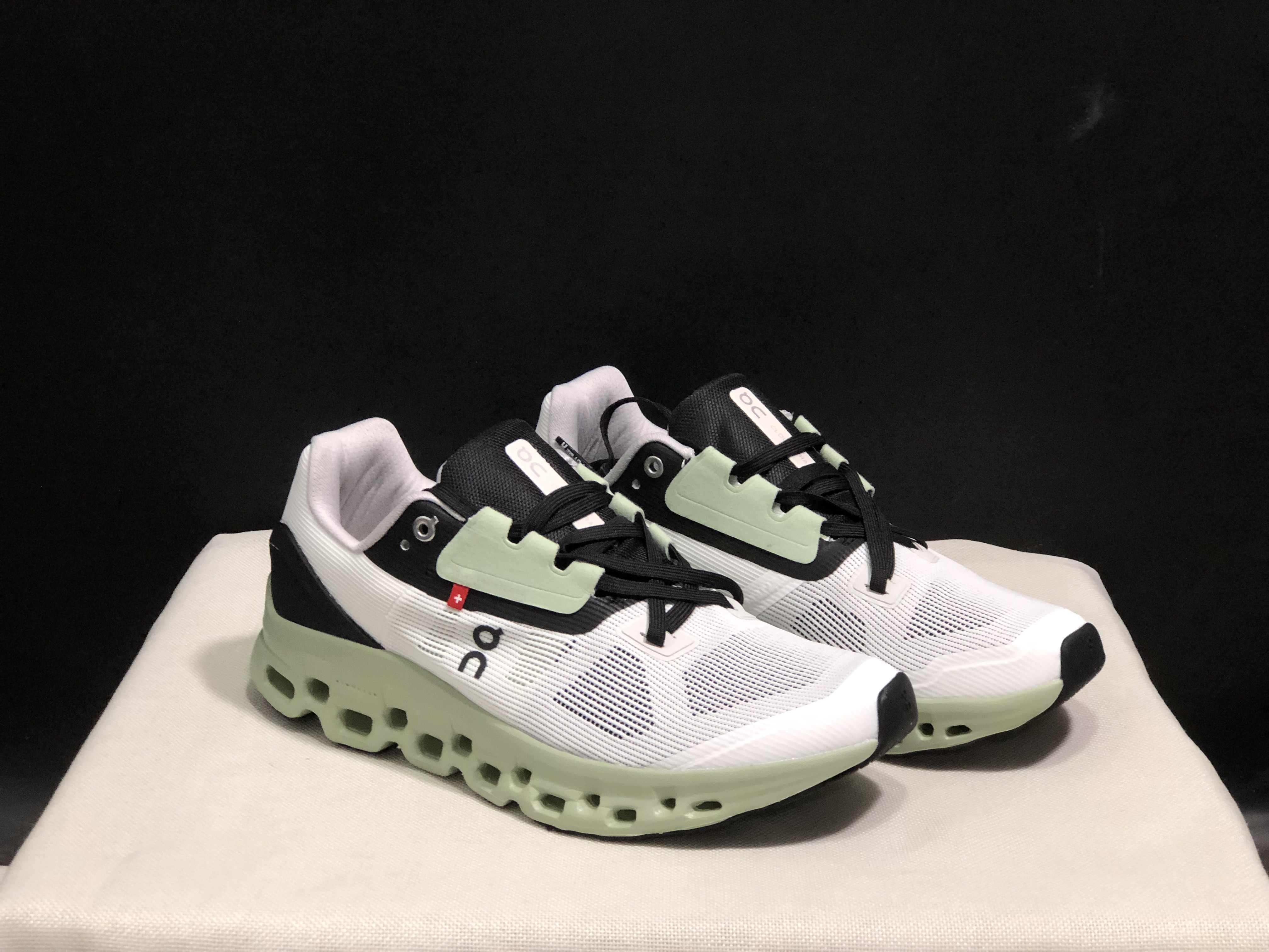 On Running Cloudstratus Breathable Support Running Shoes White/Green