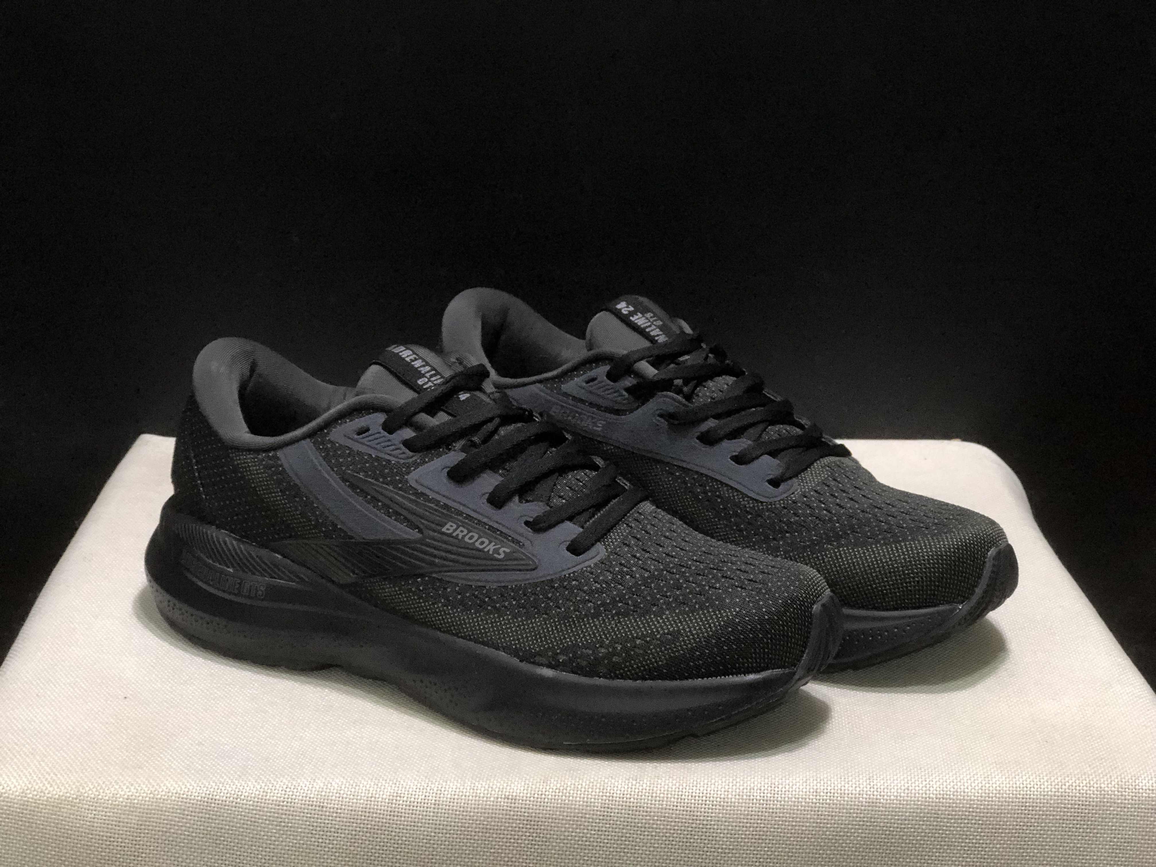 Brooks Adrenaline GTS 24 Casual Running Shoes Black/Black/Ebony