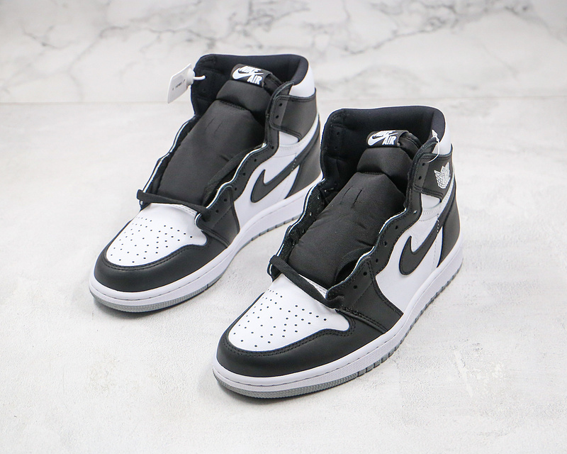 Nike Air Jordan 1 Retro High Grey Sole Black White Sneakers