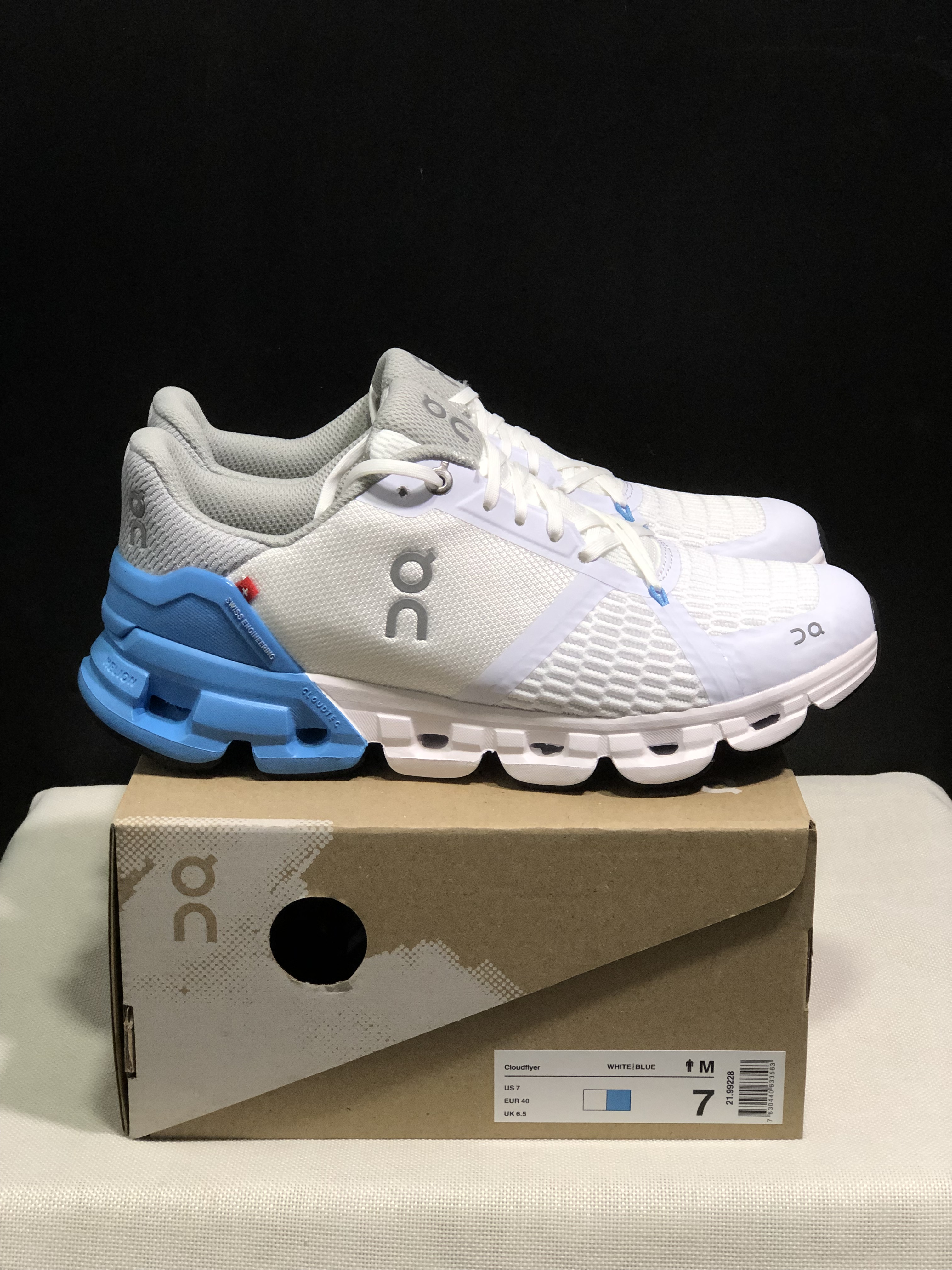 On Running Cloudflyer Shock-Absorbing Running Shoes White/Light Grey/Blue