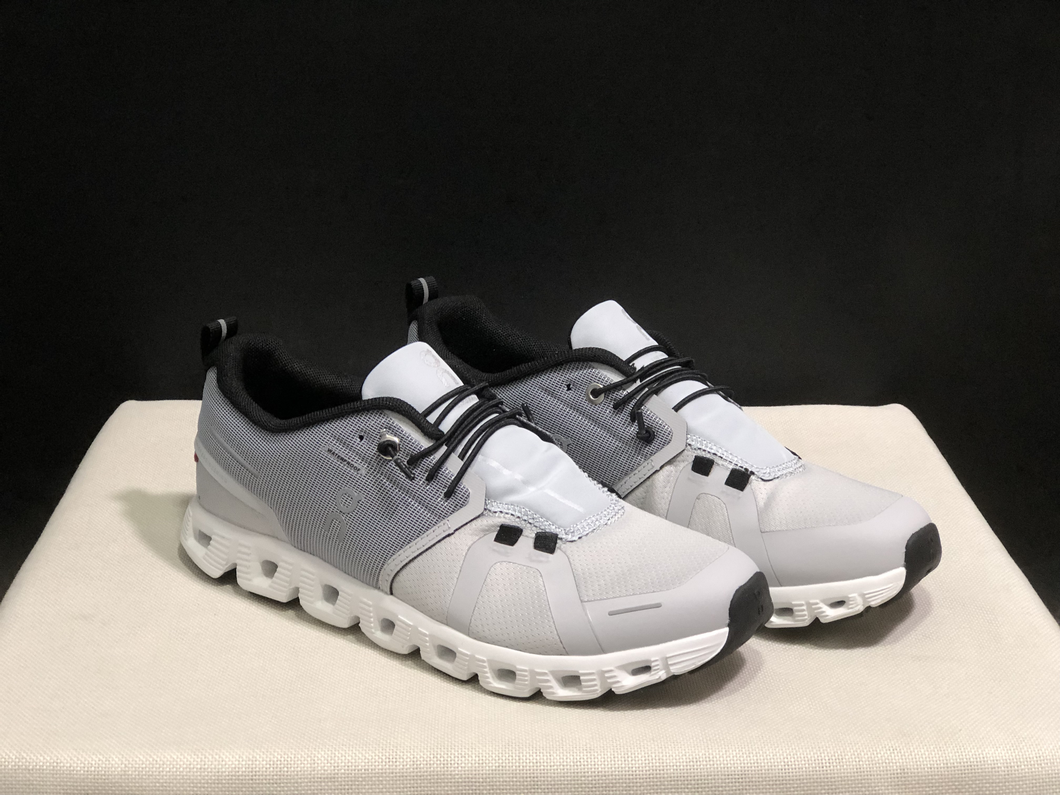 On Running Cloud 5 Lightweight Running Shoes Grey