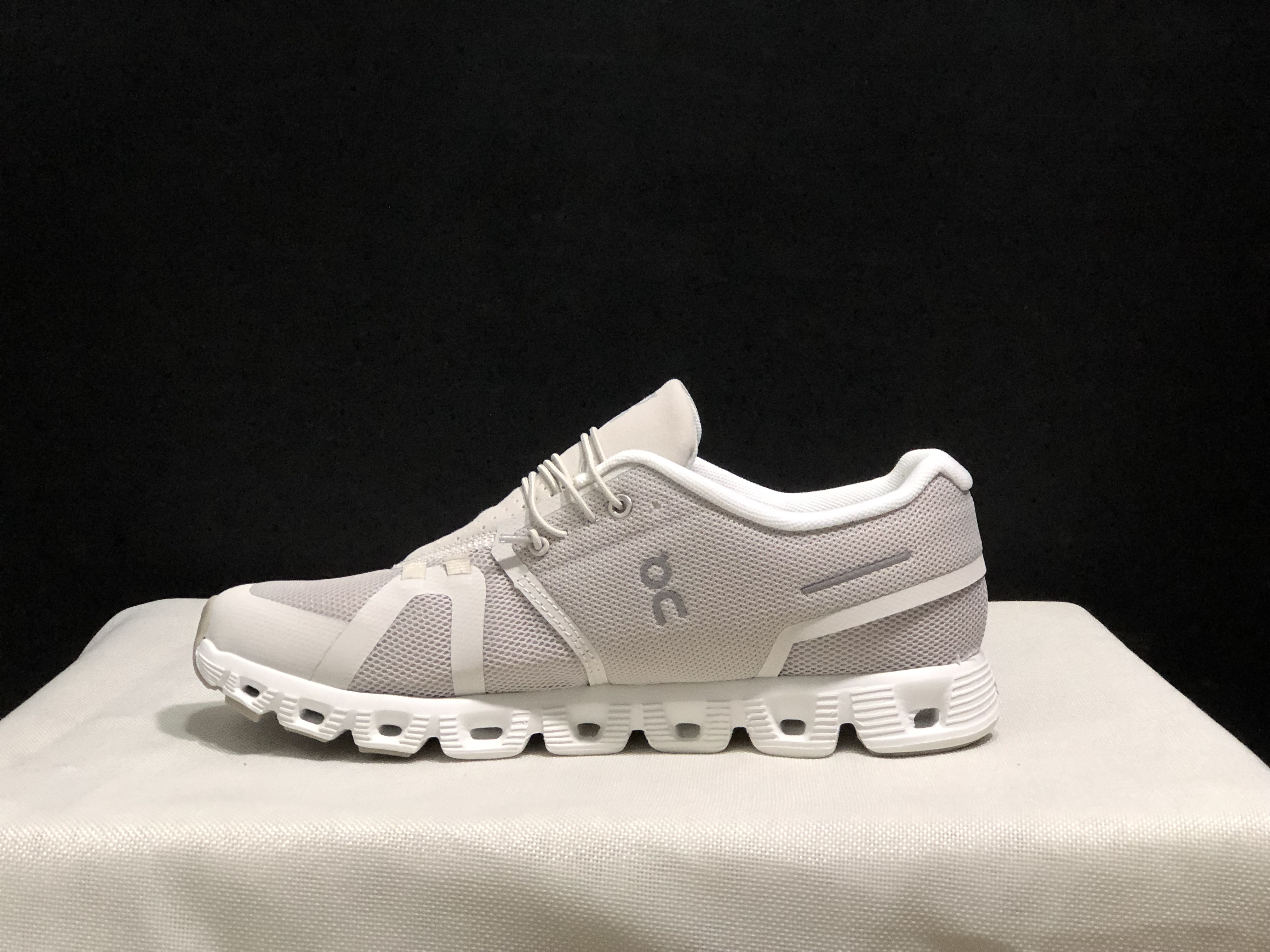 On Running Cloud 5 Lightweight Running Shoes Light Khaki